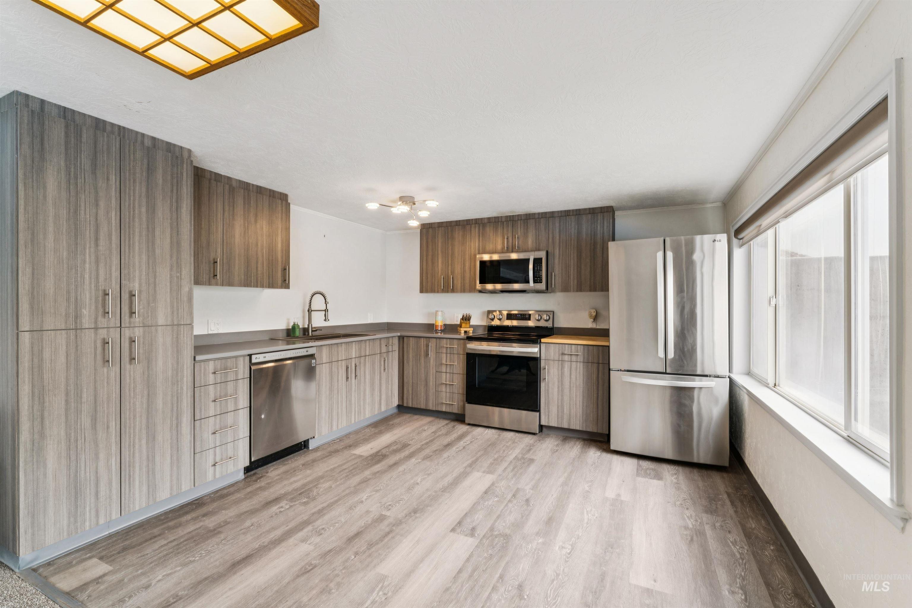 3795 N 33Rd St, Boise, Idaho 83703, 3 Bedrooms, 1.5 Bathrooms, Residential Income For Sale, Price $995,000,MLS 98997970