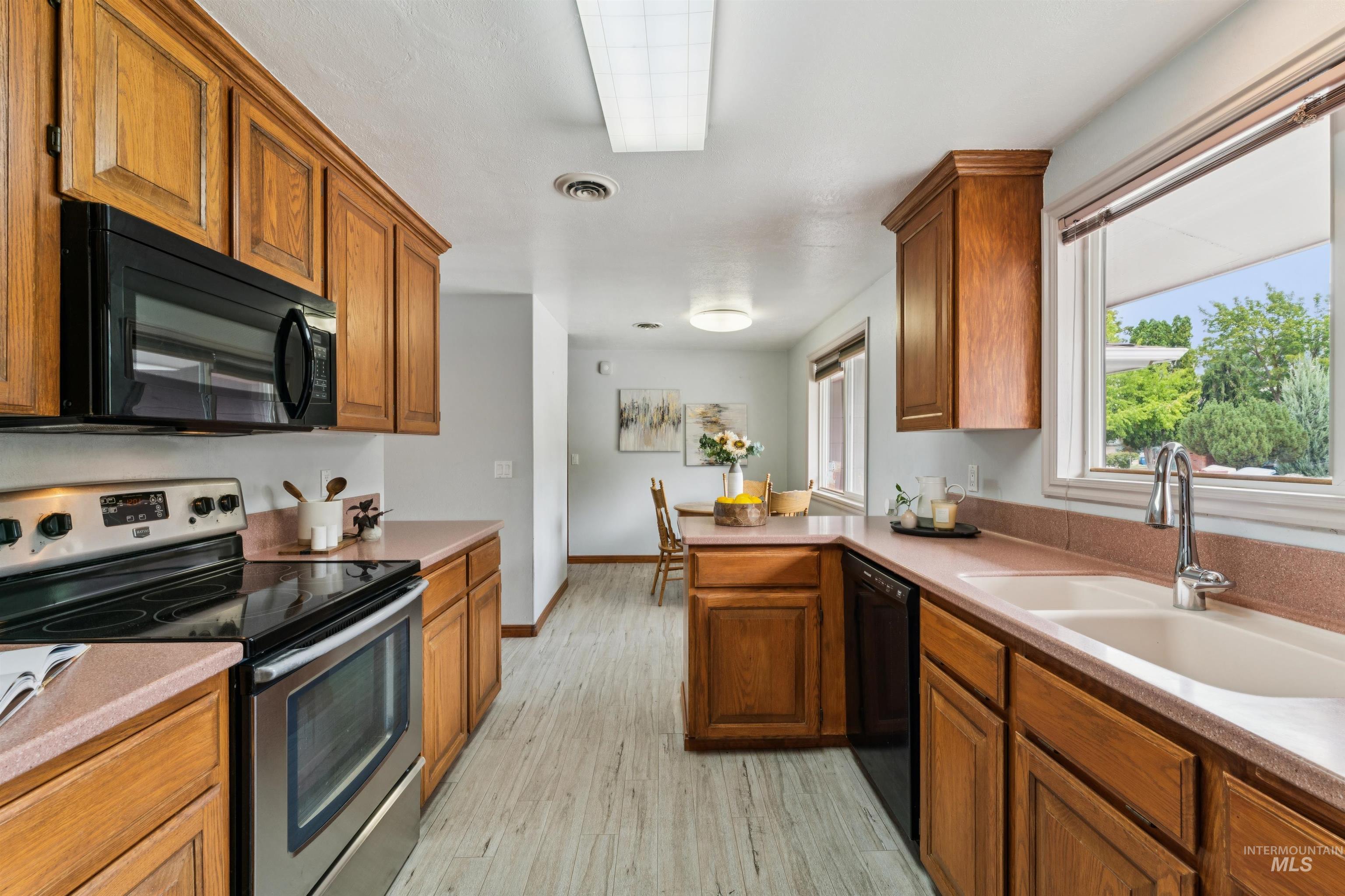 3795 N 33Rd St, Boise, Idaho 83703, 3 Bedrooms, 1.5 Bathrooms, Residential Income For Sale, Price $995,000,MLS 98997970