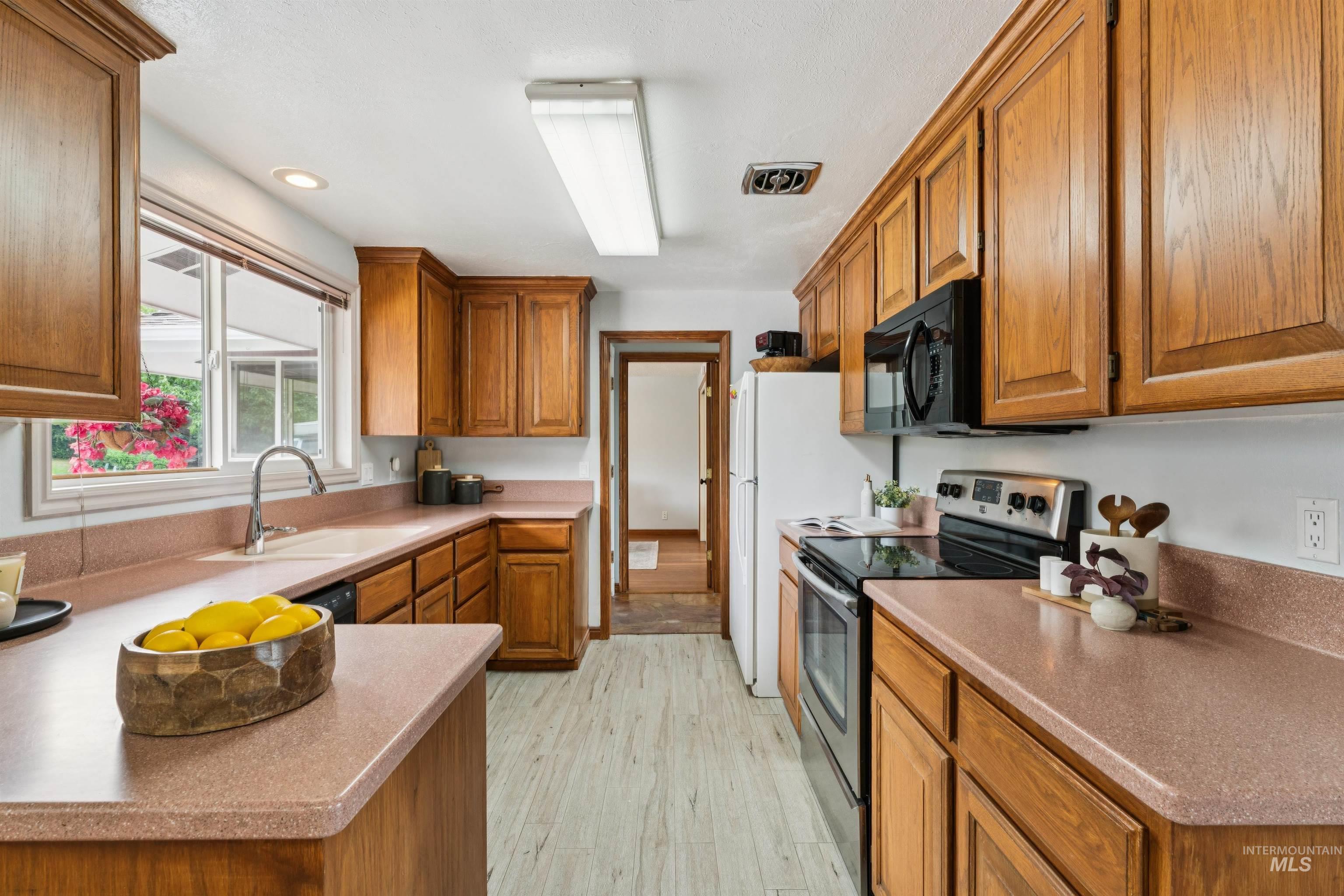 3795 N 33Rd St, Boise, Idaho 83703, 3 Bedrooms, 1.5 Bathrooms, Residential Income For Sale, Price $995,000,MLS 98997970
