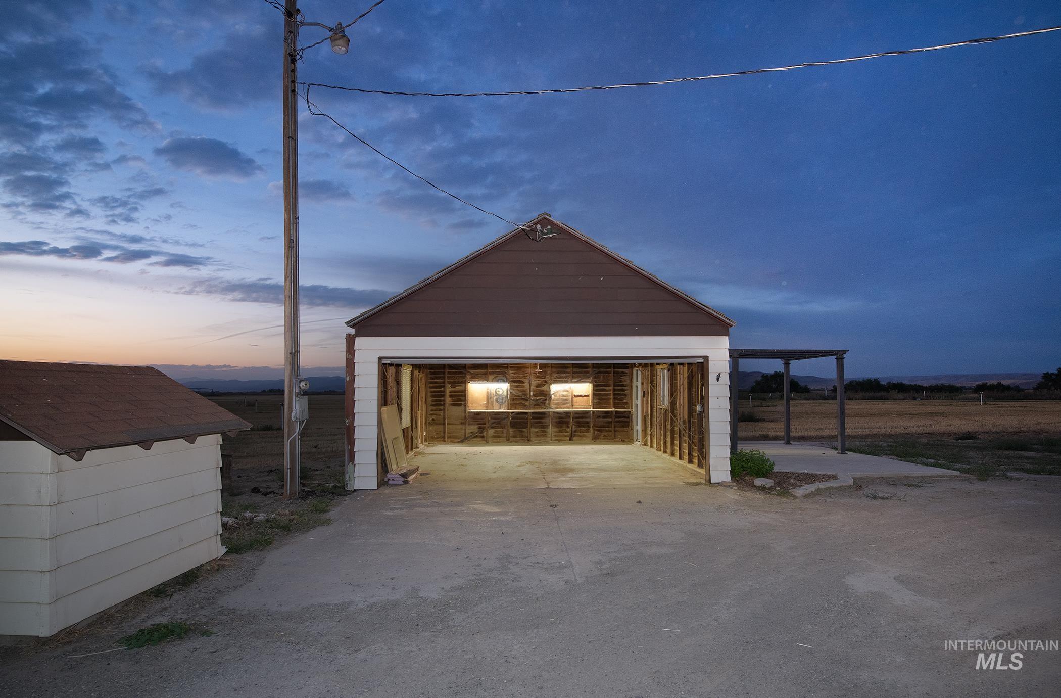 5120 Hwy 201, Ontario, Oregon 97914, 4 Bedrooms, 2 Bathrooms, Residential For Sale, Price $319,000, 98997972