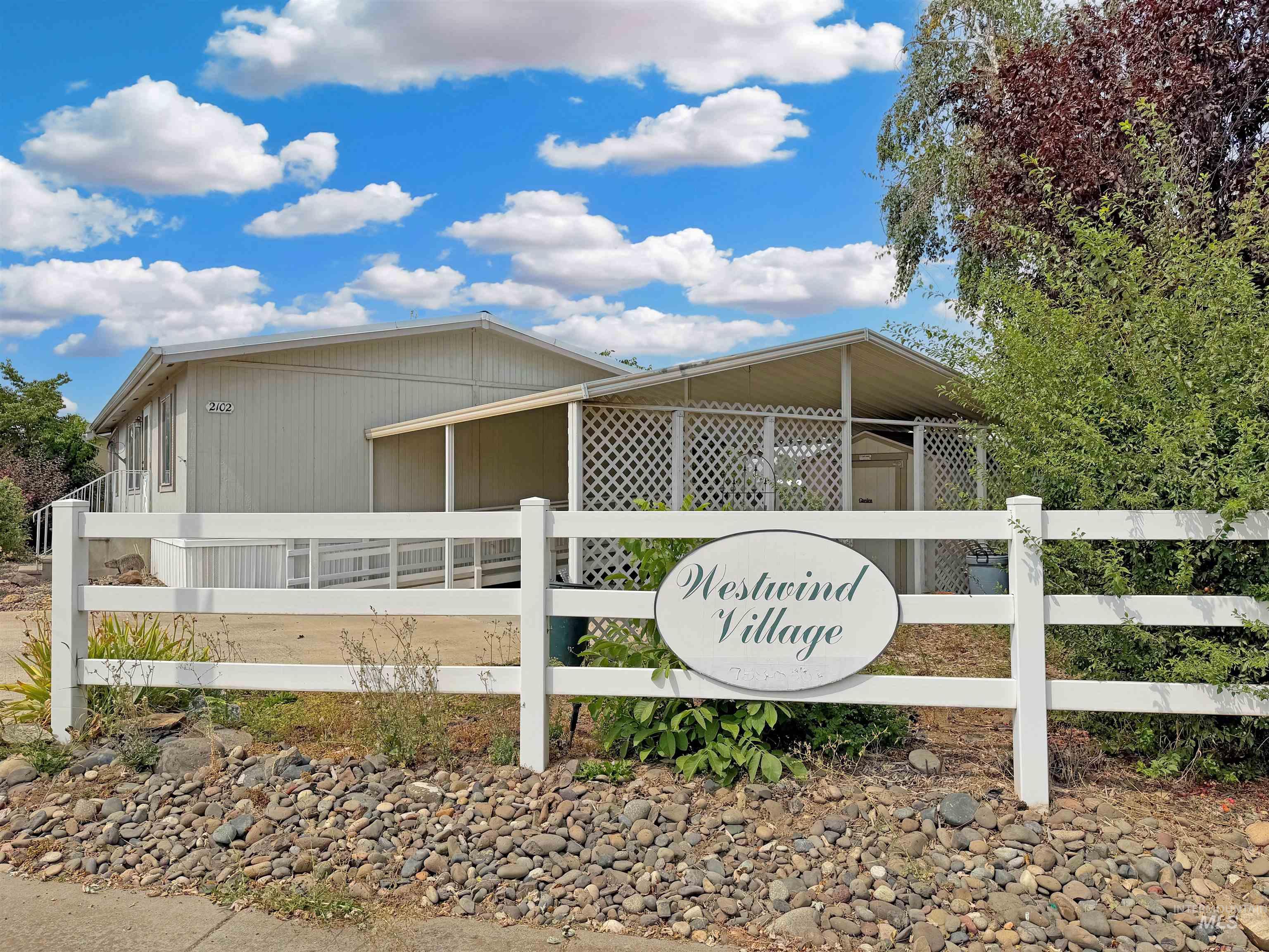 2102 Westwind Court, Clarkston, Washington 99403, 3 Bedrooms, 2 Bathrooms, Residential For Sale, Price $295,000,MLS 98997976
