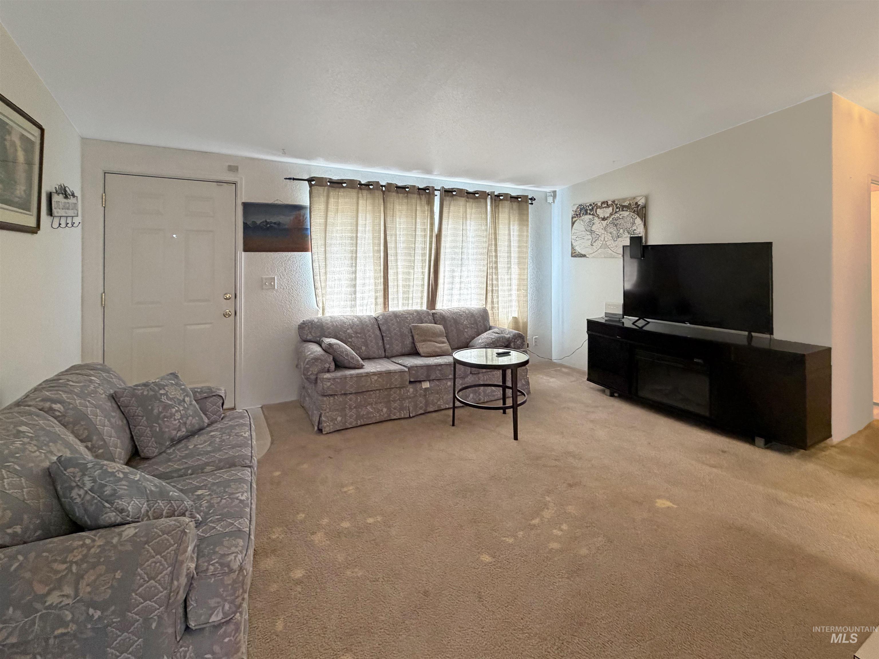 2102 Westwind Court, Clarkston, Washington 99403, 3 Bedrooms, 2 Bathrooms, Residential For Sale, Price $295,000,MLS 98997976
