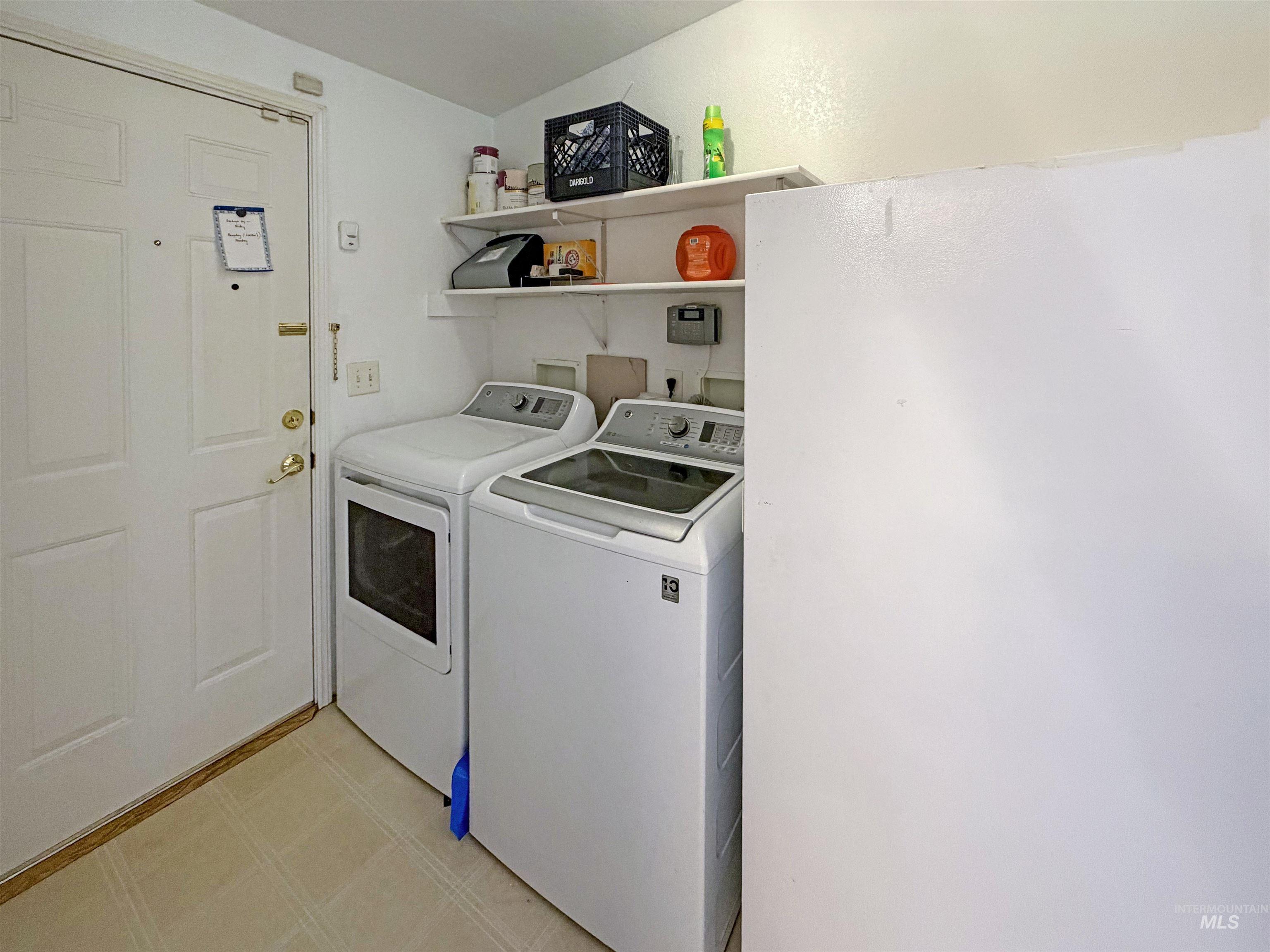 2102 Westwind Court, Clarkston, Washington 99403, 3 Bedrooms, 2 Bathrooms, Residential For Sale, Price $295,000,MLS 98997976