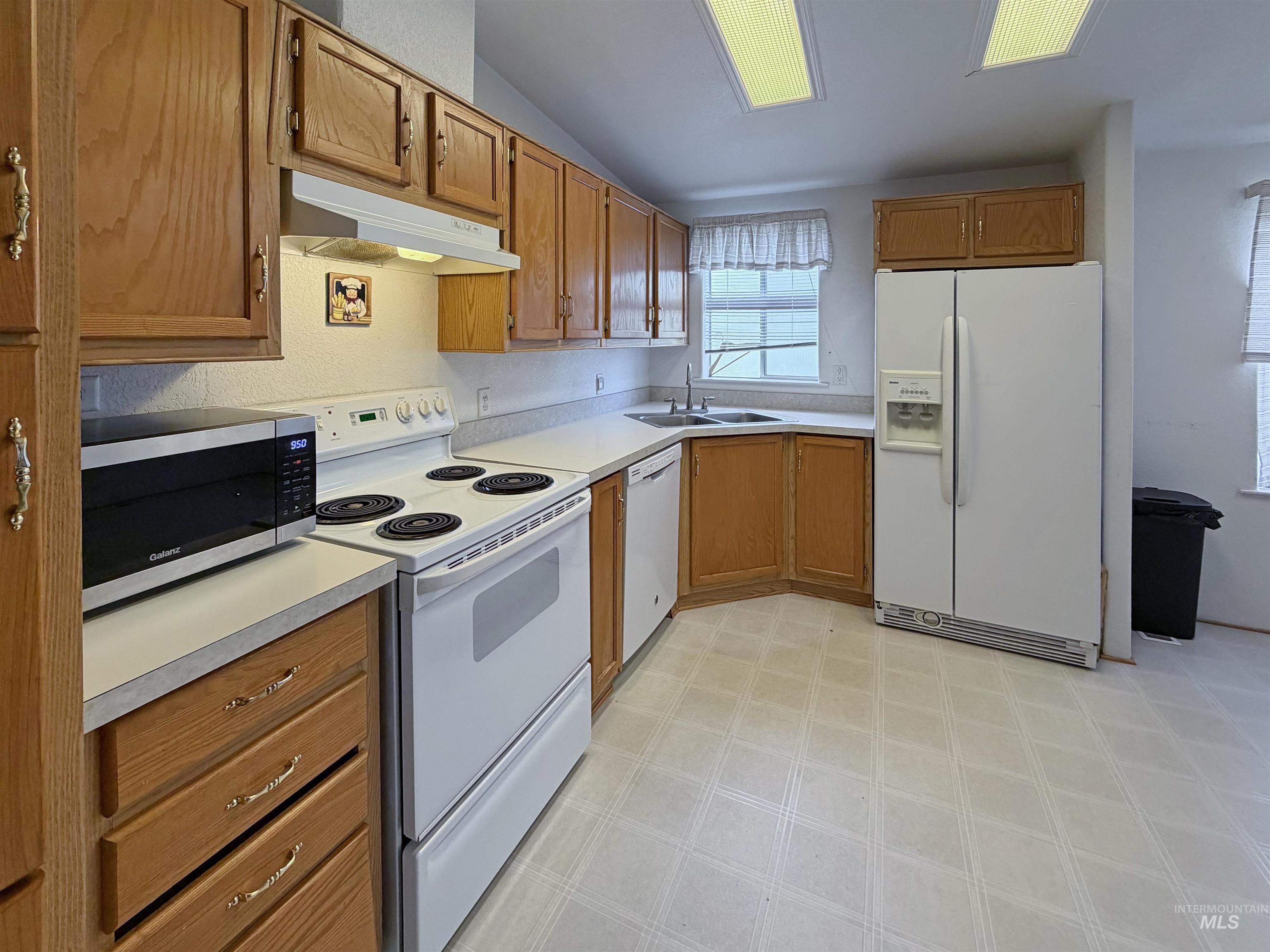 2102 Westwind Court, Clarkston, Washington 99403, 3 Bedrooms, 2 Bathrooms, Residential For Sale, Price $295,000,MLS 98997976