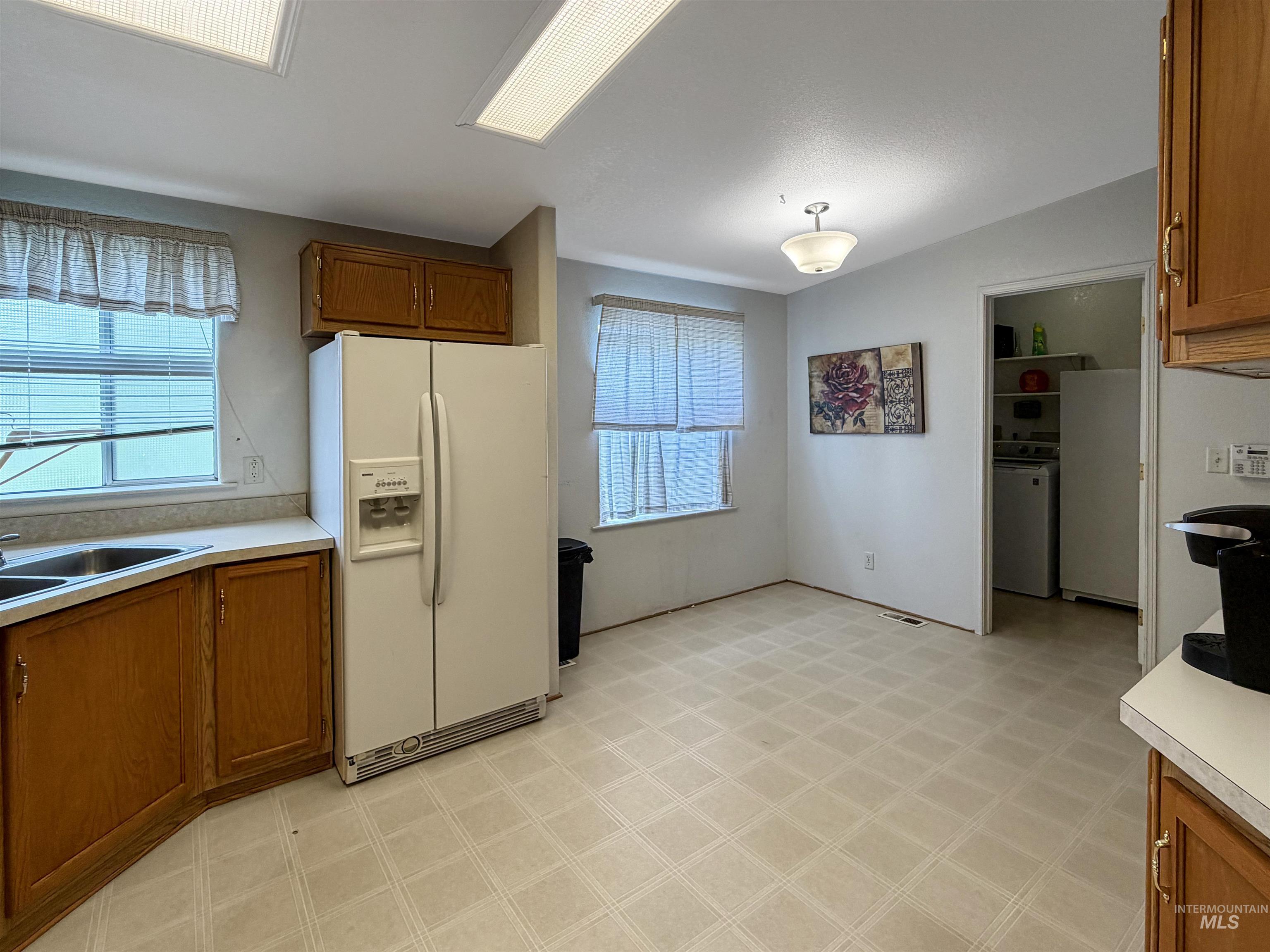 2102 Westwind Court, Clarkston, Washington 99403, 3 Bedrooms, 2 Bathrooms, Residential For Sale, Price $295,000,MLS 98997976