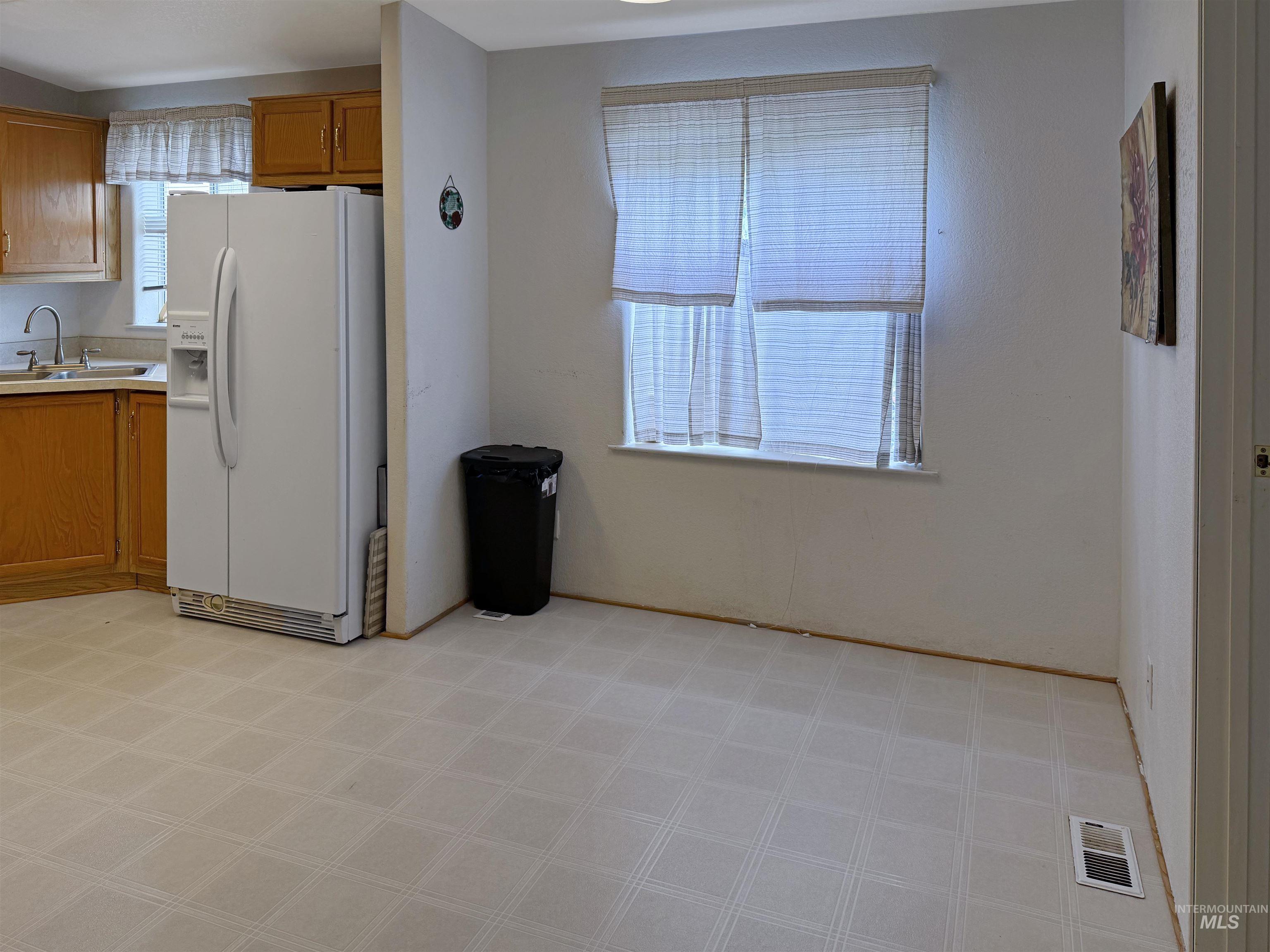 2102 Westwind Court, Clarkston, Washington 99403, 3 Bedrooms, 2 Bathrooms, Residential For Sale, Price $295,000,MLS 98997976