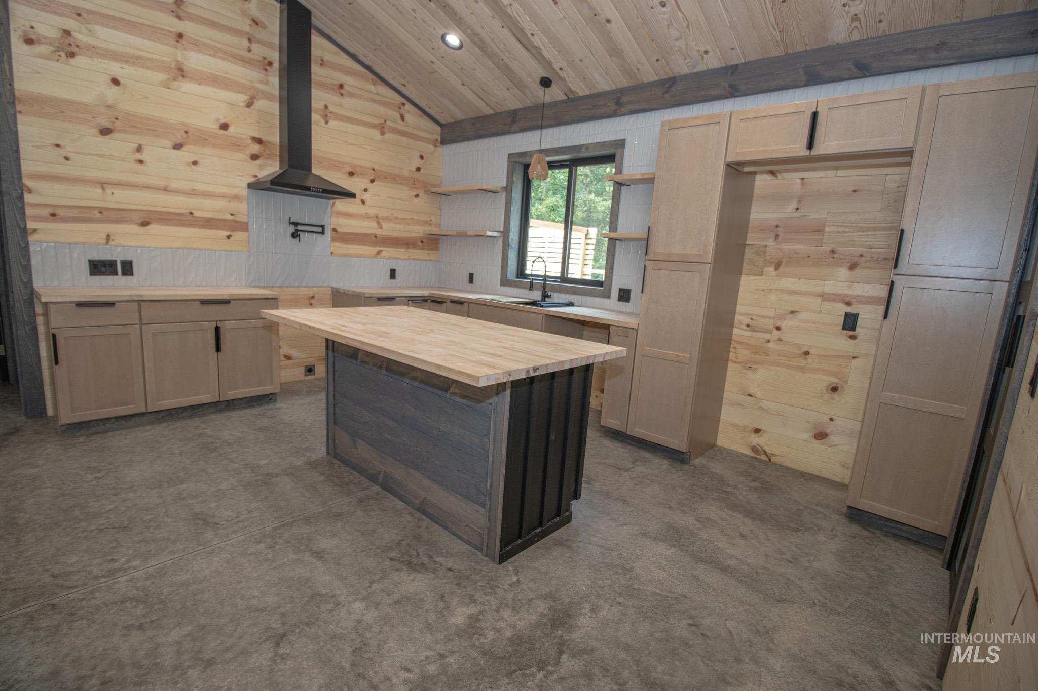 2140 Carney Drive, Orofino, Idaho 83544, 3 Bedrooms, 2 Bathrooms, Residential For Sale, Price $414,000, 98997981
