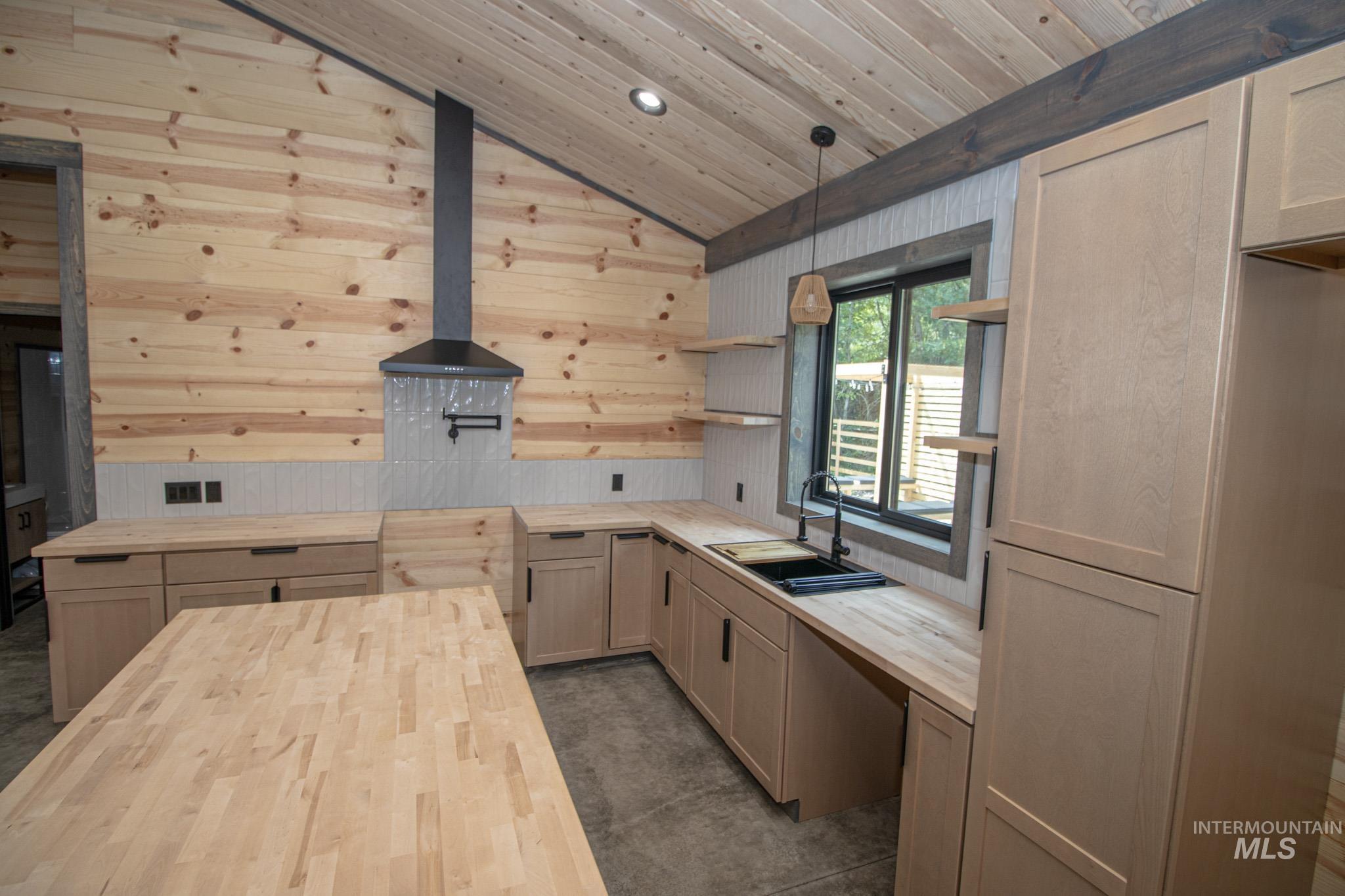 2140 Carney Drive, Orofino, Idaho 83544, 3 Bedrooms, 2 Bathrooms, Residential For Sale, Price $414,000, 98997981