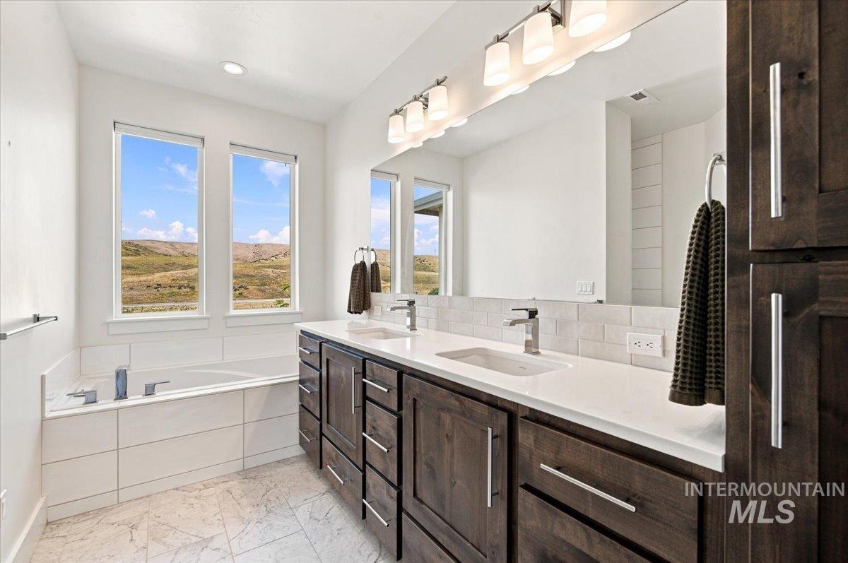 19576 N McLeod Way, Eagle, Idaho 83714, 4 Bedrooms, 2.5 Bathrooms, Residential For Sale, Price $649,950,MLS 98997982