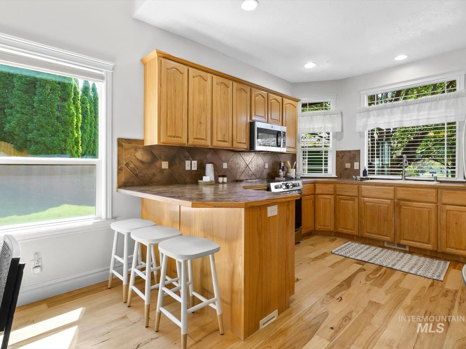 5168 N Dove Ridge Pl, Meridian, Idaho 83646, 3 Bedrooms, 2 Bathrooms, Residential For Sale, Price $469,990, 98997983
