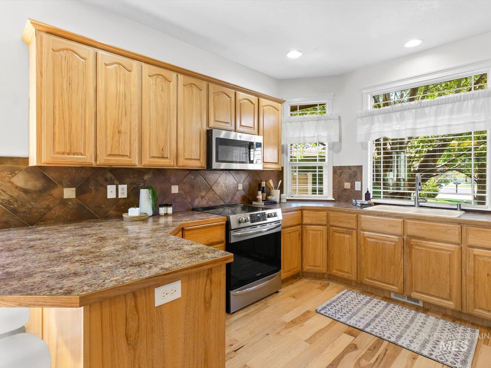 5168 N Dove Ridge Pl, Meridian, Idaho 83646, 3 Bedrooms, 2 Bathrooms, Residential For Sale, Price $469,990, 98997983