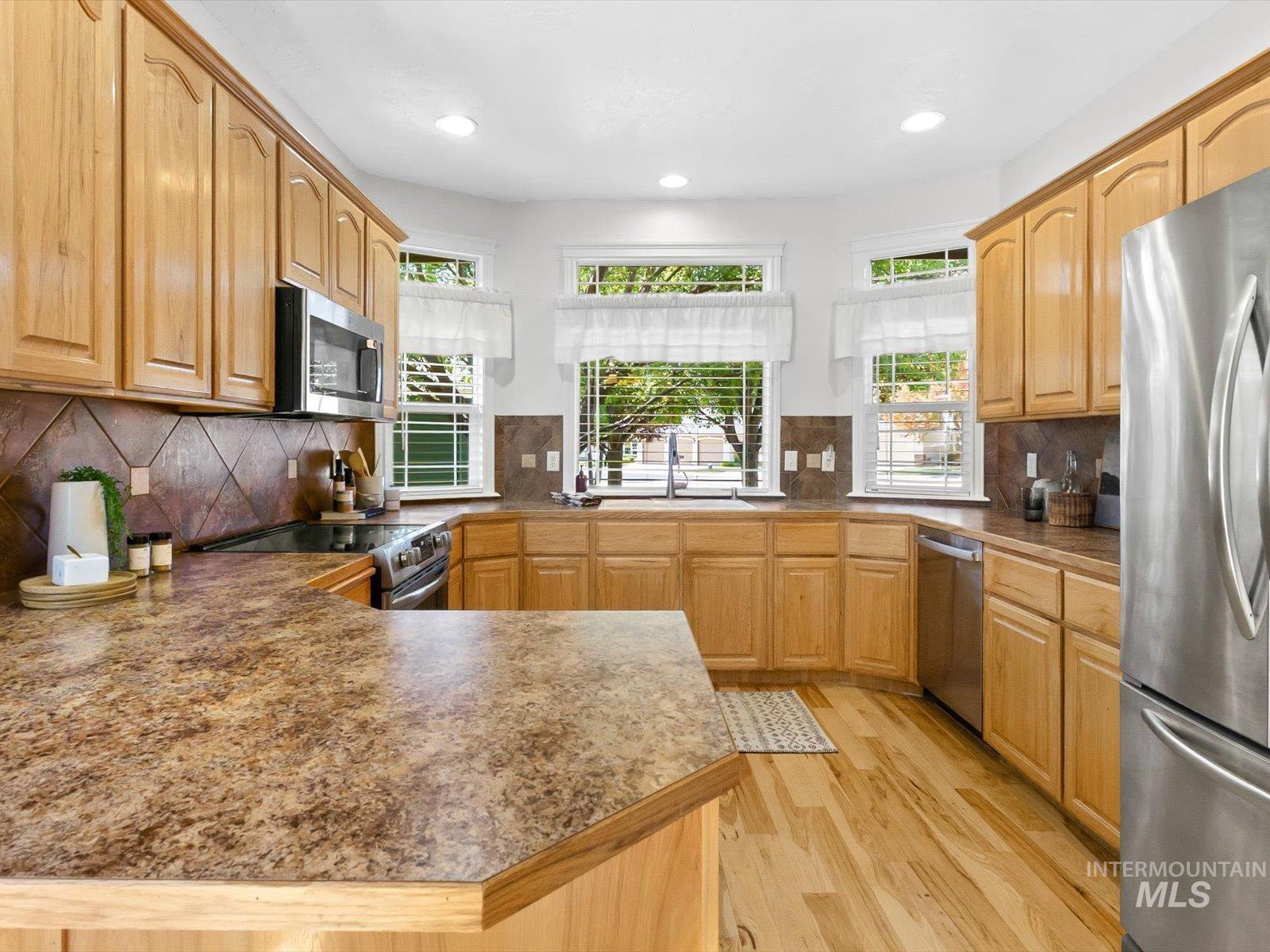 5168 N Dove Ridge Pl, Meridian, Idaho 83646, 3 Bedrooms, 2 Bathrooms, Residential For Sale, Price $469,990, 98997983