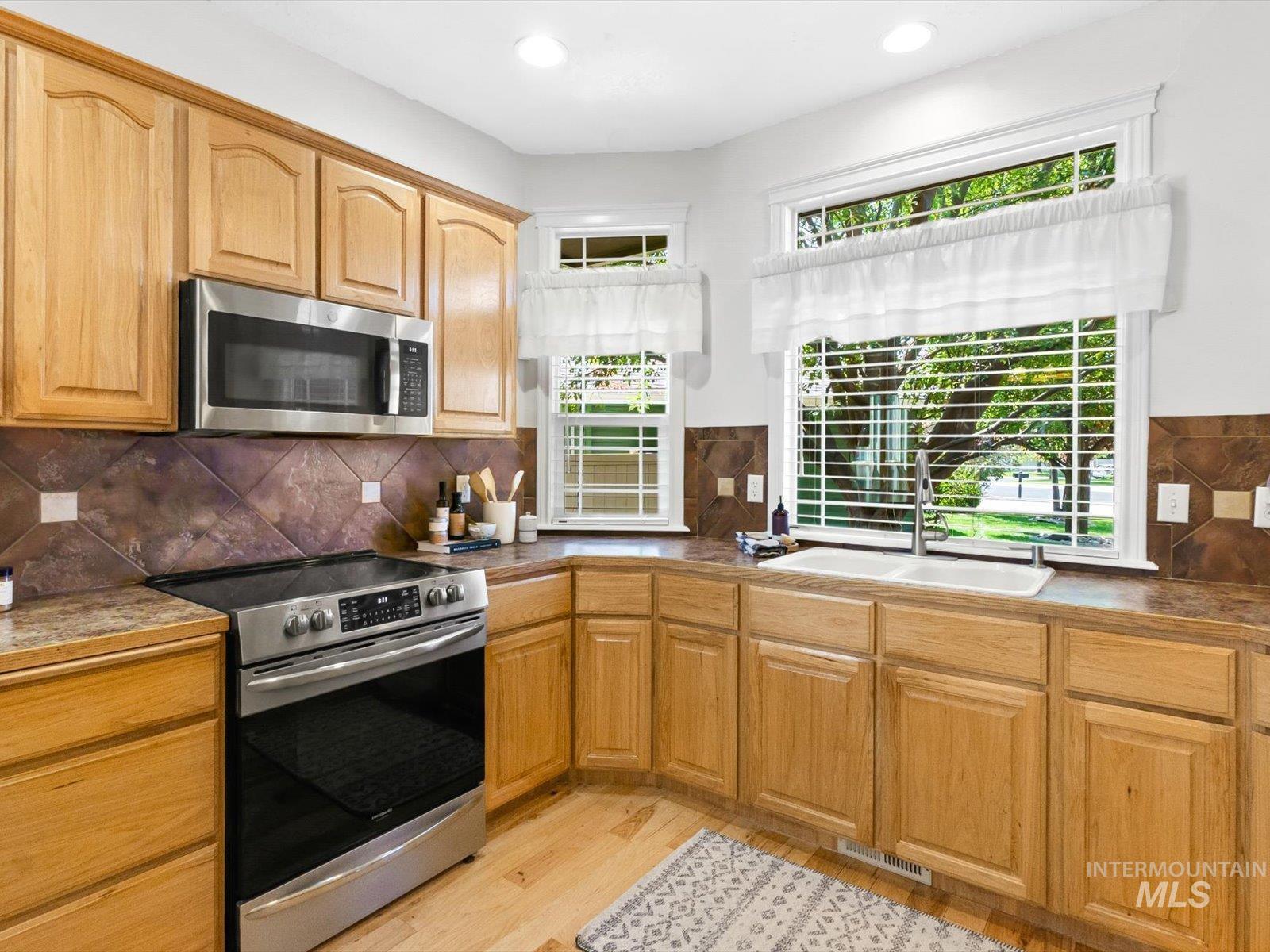 5168 N Dove Ridge Pl, Meridian, Idaho 83646, 3 Bedrooms, 2 Bathrooms, Residential For Sale, Price $469,990, 98997983