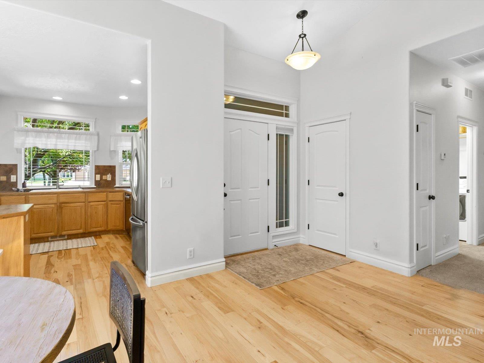 5168 N Dove Ridge Pl, Meridian, Idaho 83646, 3 Bedrooms, 2 Bathrooms, Residential For Sale, Price $469,990, 98997983