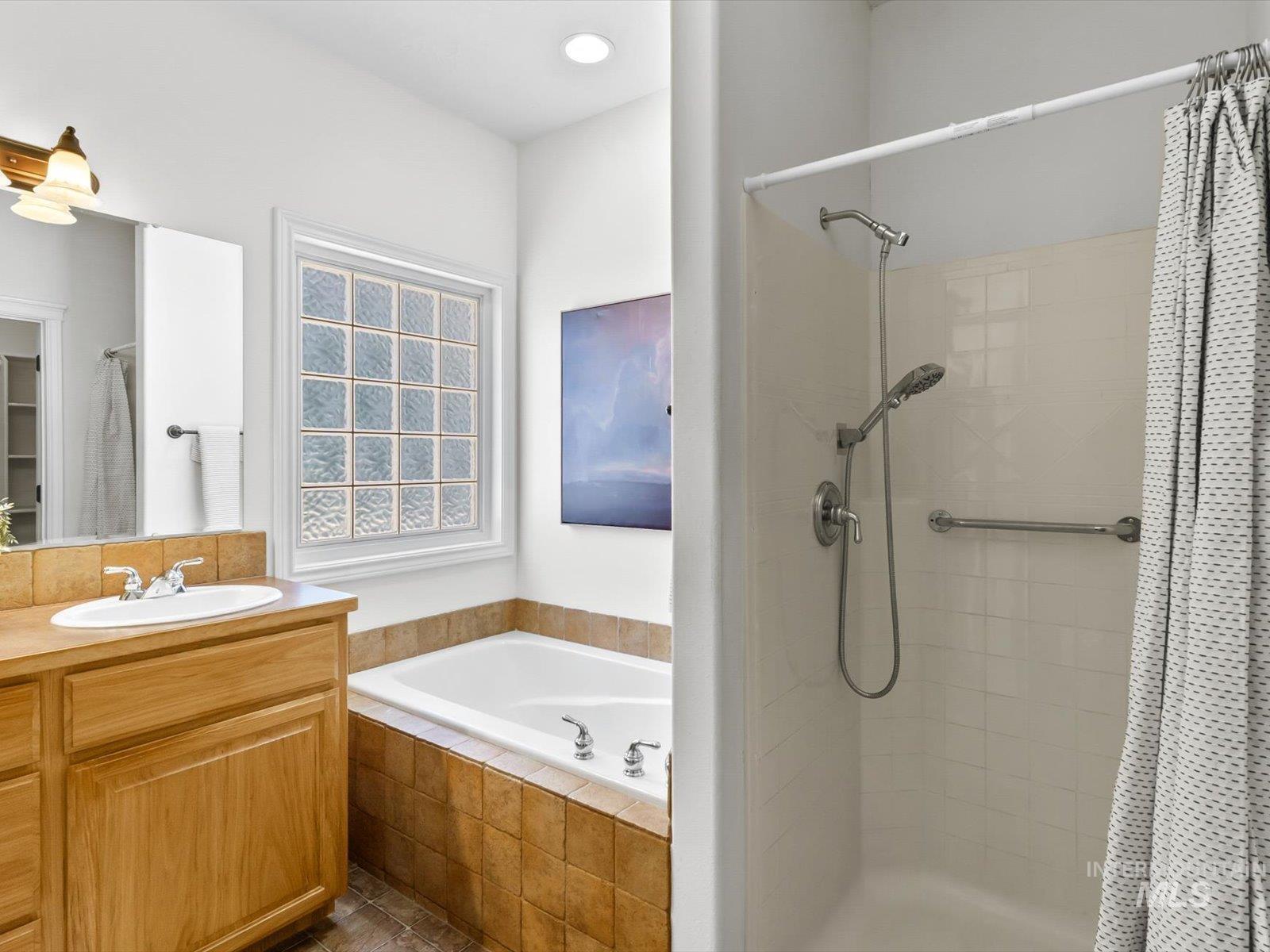 5168 N Dove Ridge Pl, Meridian, Idaho 83646, 3 Bedrooms, 2 Bathrooms, Residential For Sale, Price $469,990, 98997983