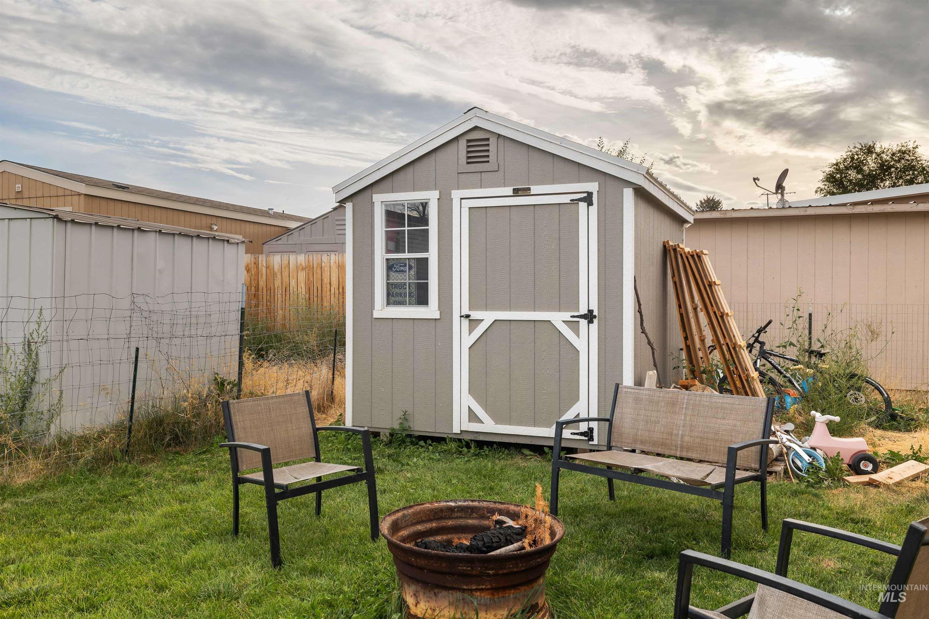 715 Center St E, Kimberly, Idaho 83341, 3 Bedrooms, 2 Bathrooms, Residential For Sale, Price $139,990, 98997984