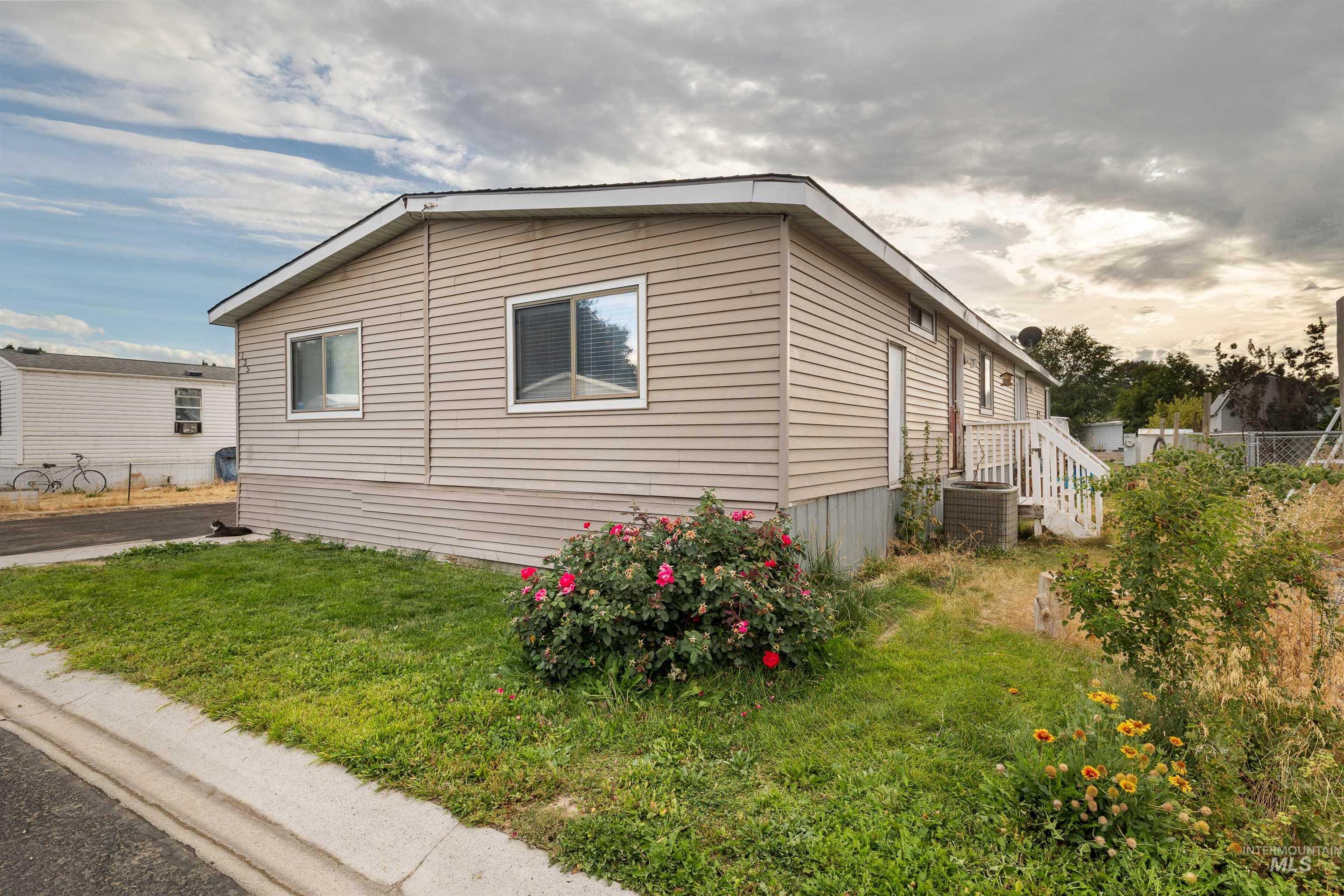 715 Center St E, Kimberly, Idaho 83341, 3 Bedrooms, 2 Bathrooms, Residential For Sale, Price $139,990, 98997984