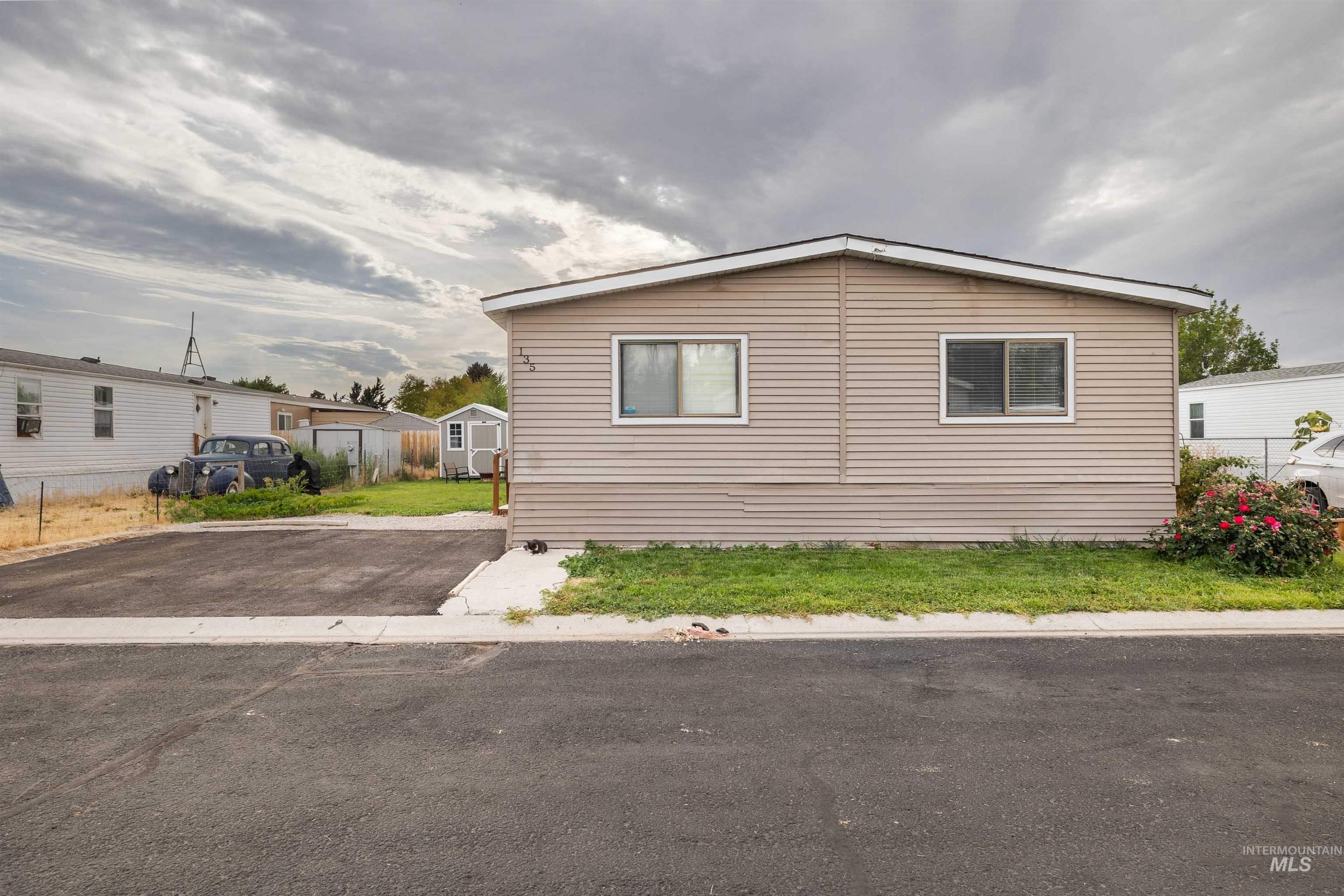 715 Center St E, Kimberly, Idaho 83341, 3 Bedrooms, 2 Bathrooms, Residential For Sale, Price $139,990, 98997984