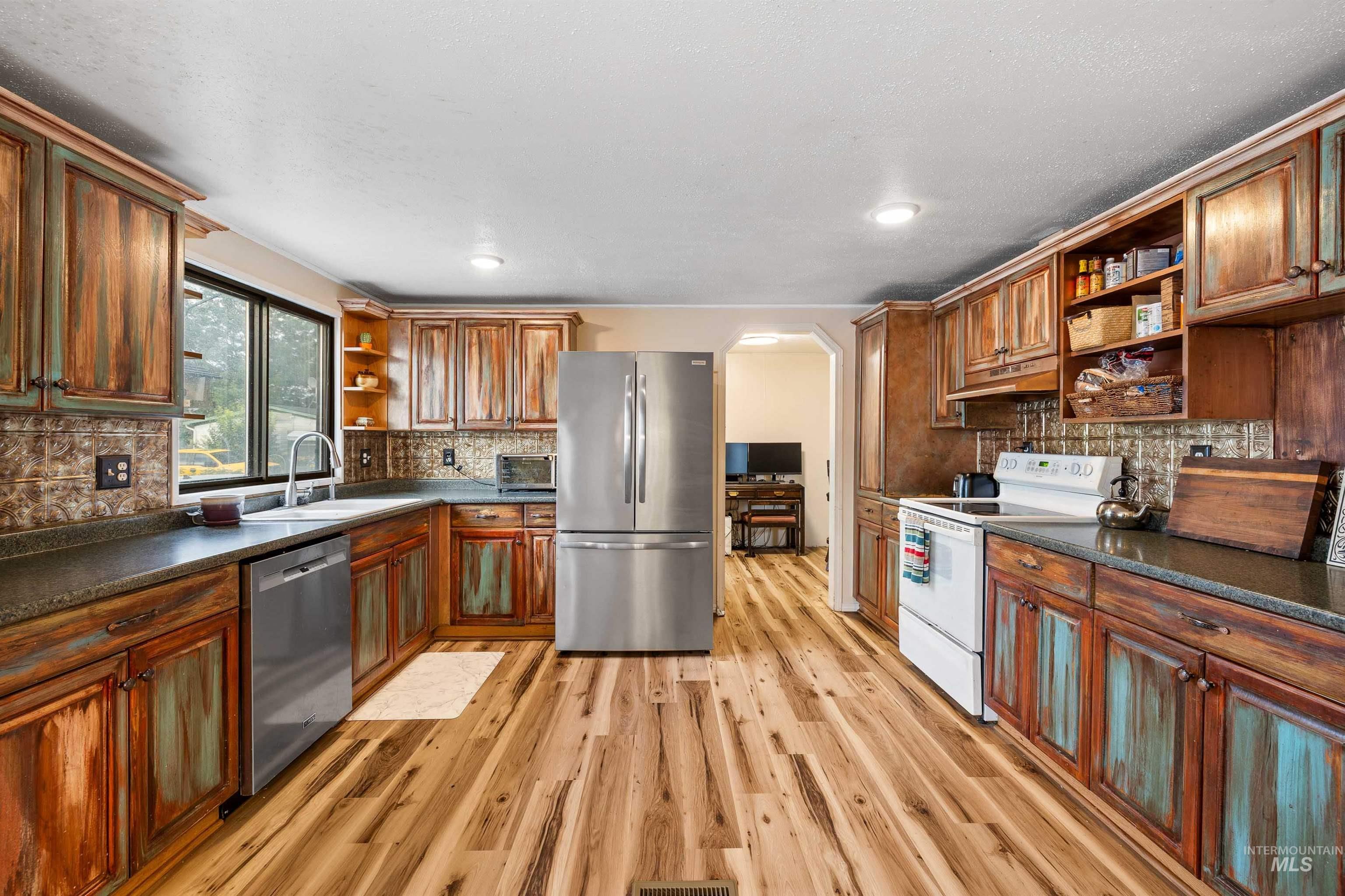 715 Center St E, Kimberly, Idaho 83341, 3 Bedrooms, 2 Bathrooms, Residential For Sale, Price $139,990, 98997984