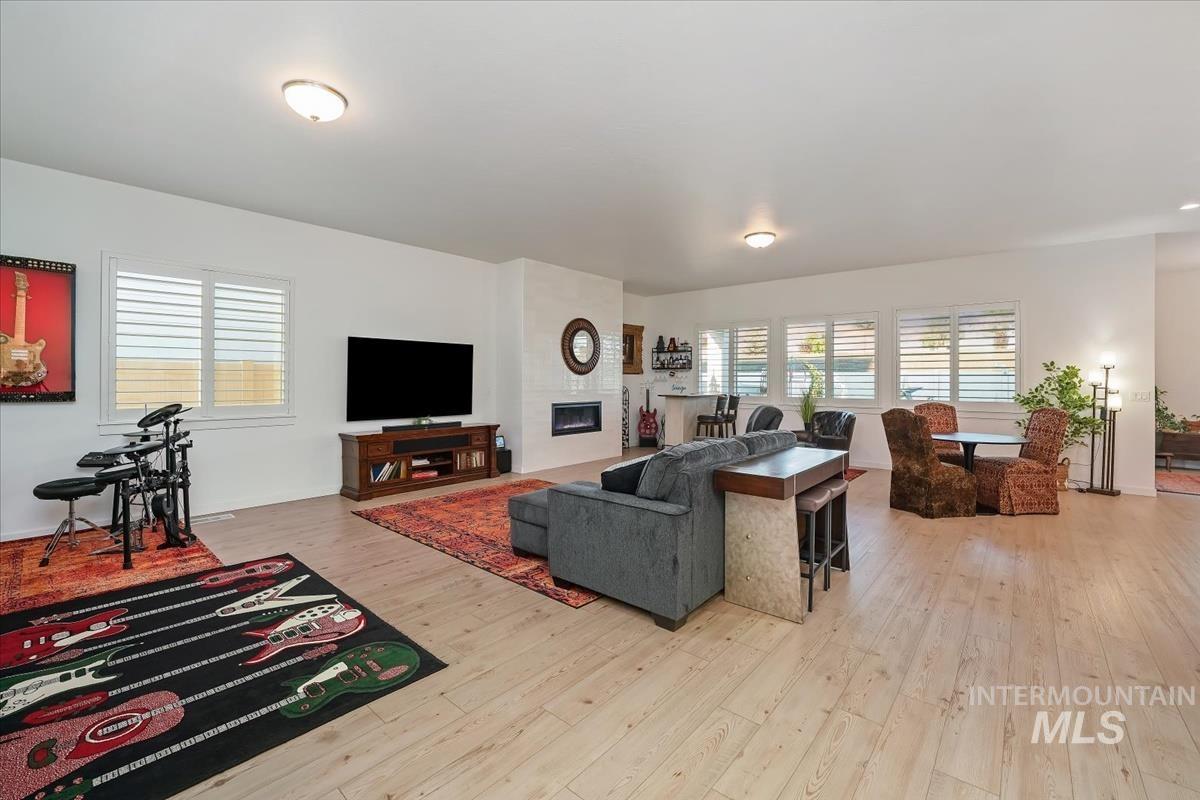 1368 N Leatherwood Ave, Star, Idaho 83669, 4 Bedrooms, 3 Bathrooms, Residential For Sale, Price $679,900, 98997985