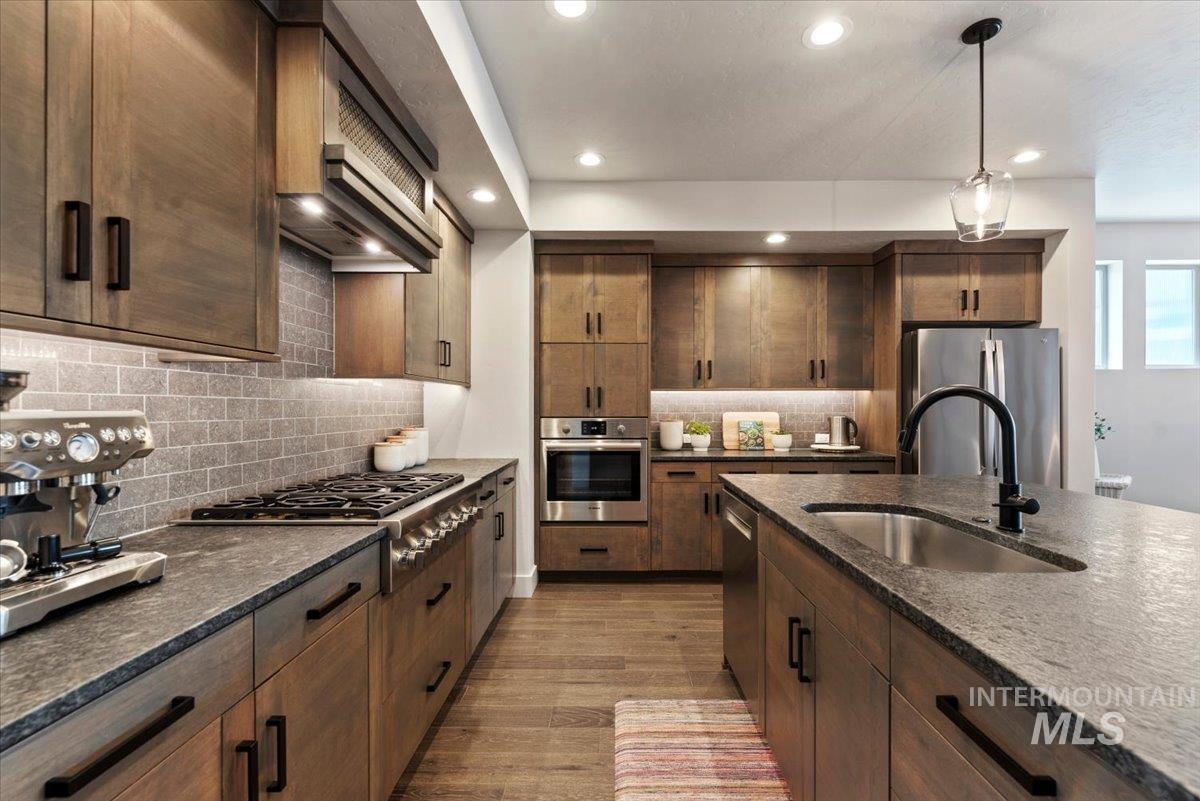 3220 S Shadywood Way, Boise, Idaho 83716, 3 Bedrooms, 2.5 Bathrooms, Residential For Sale, Price $709,500,MLS 98997986