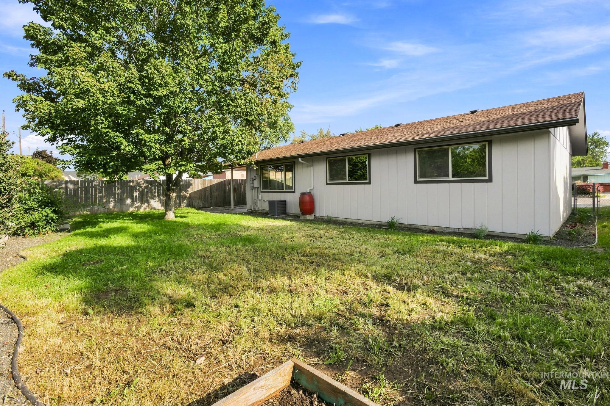 7504 W Colehaven Ave, Boise, Idaho 83704, 3 Bedrooms, 1.5 Bathrooms, Residential For Sale, Price $399,900,MLS 98997988