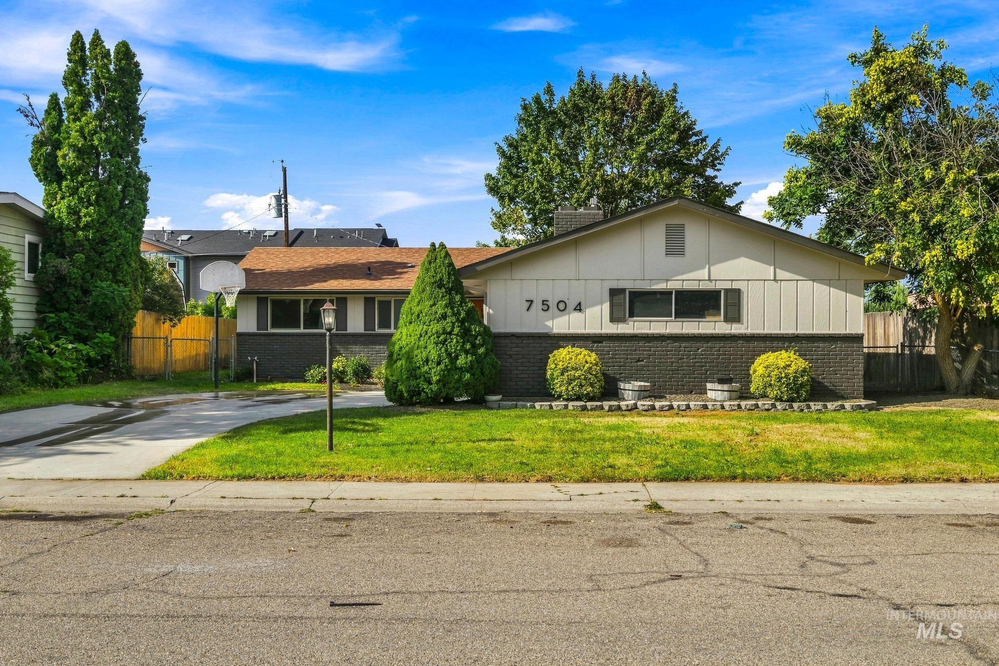 7504 W Colehaven Ave, Boise, Idaho 83704, 3 Bedrooms, 1.5 Bathrooms, Residential For Sale, Price $399,900,MLS 98997988