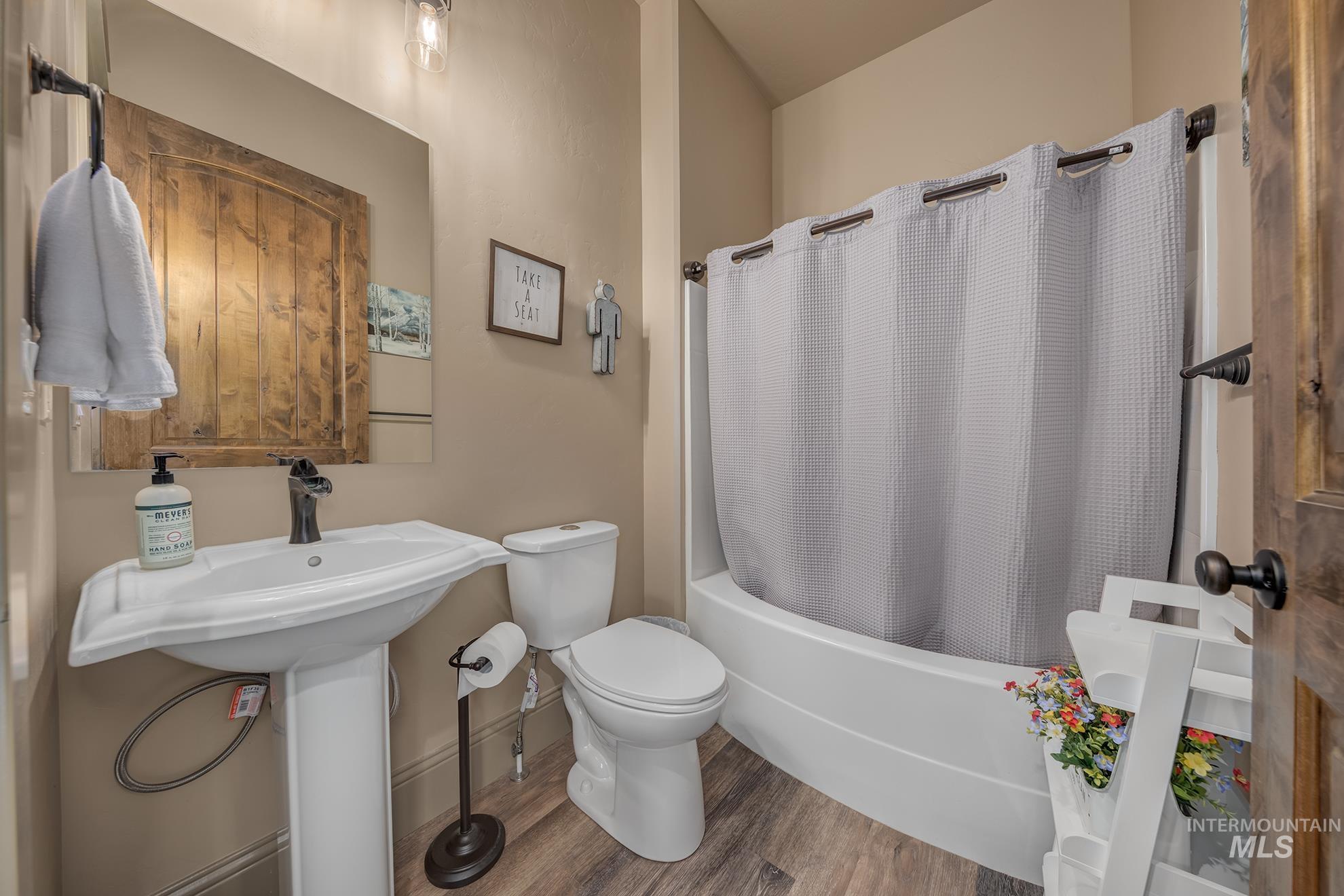 1085 Glenway Avenue, Fruitland, Idaho 83619, 4 Bedrooms, 4 Bathrooms, Residential For Sale, Price $1,250,000, 98997990
