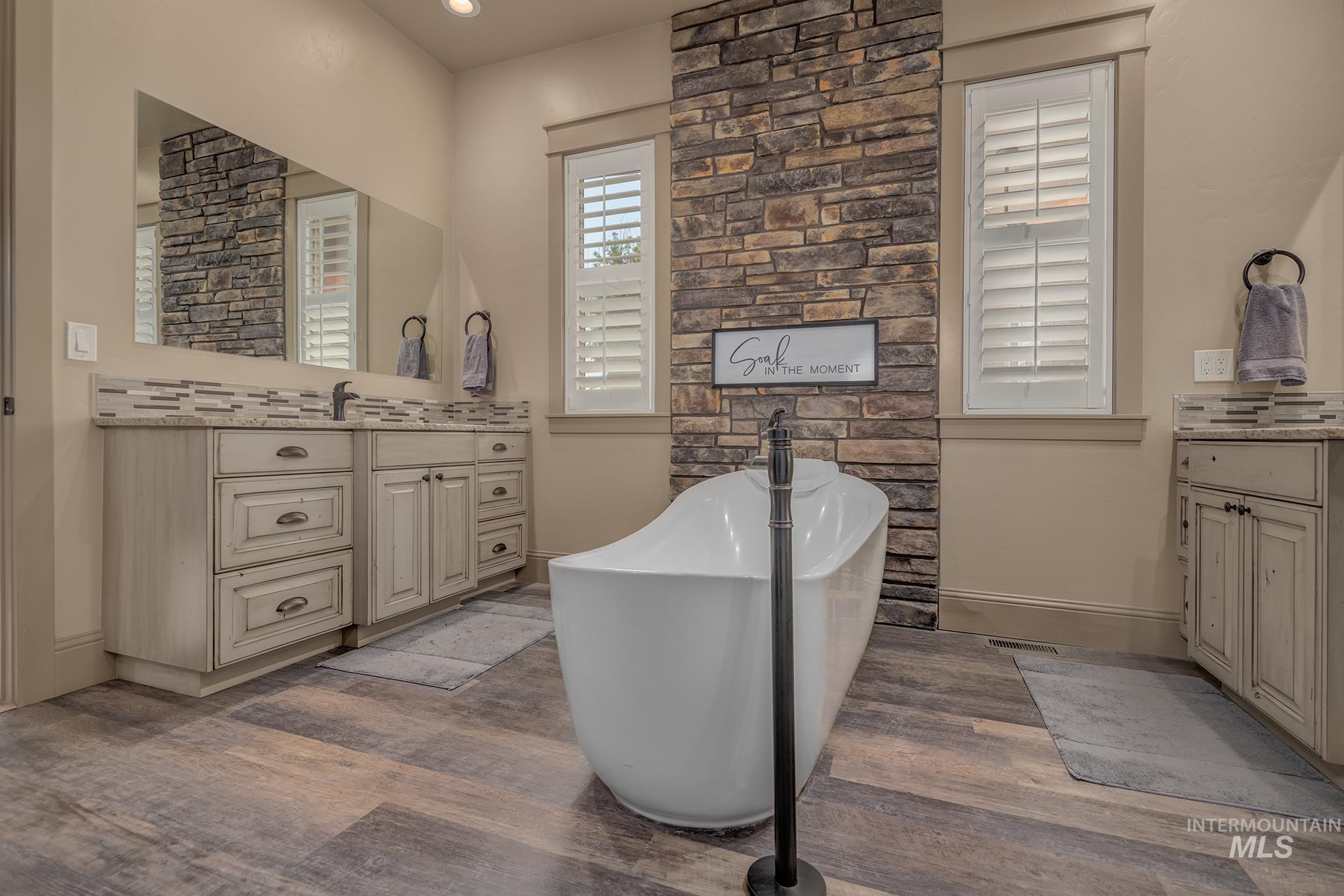 1085 Glenway Avenue, Fruitland, Idaho 83619, 4 Bedrooms, 4 Bathrooms, Residential For Sale, Price $1,250,000, 98997990