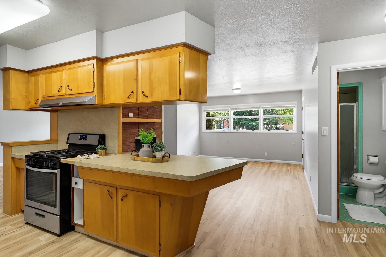25 S Mesa Vista Dr, Boise, Idaho 83705, 3 Bedrooms, 3 Bathrooms, Residential For Sale, Price $590,000,MLS 98997992