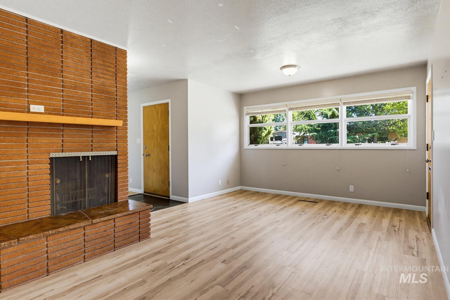 25 S Mesa Vista Dr, Boise, Idaho 83705, 3 Bedrooms, 3 Bathrooms, Residential For Sale, Price $590,000,MLS 98997992