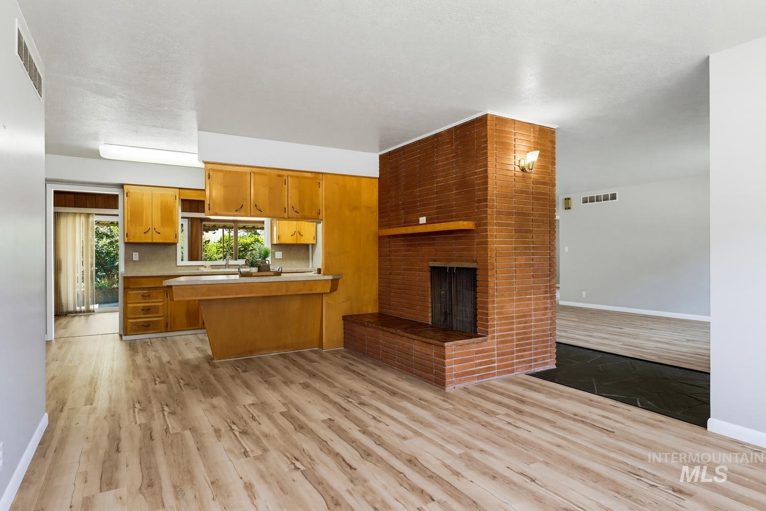25 S Mesa Vista Dr, Boise, Idaho 83705, 3 Bedrooms, 3 Bathrooms, Residential For Sale, Price $590,000,MLS 98997992