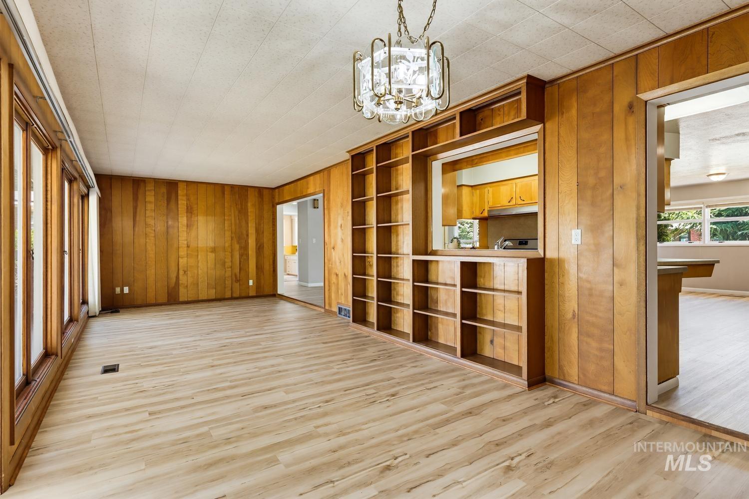 25 S Mesa Vista Dr, Boise, Idaho 83705, 3 Bedrooms, 3 Bathrooms, Residential For Sale, Price $590,000,MLS 98997992