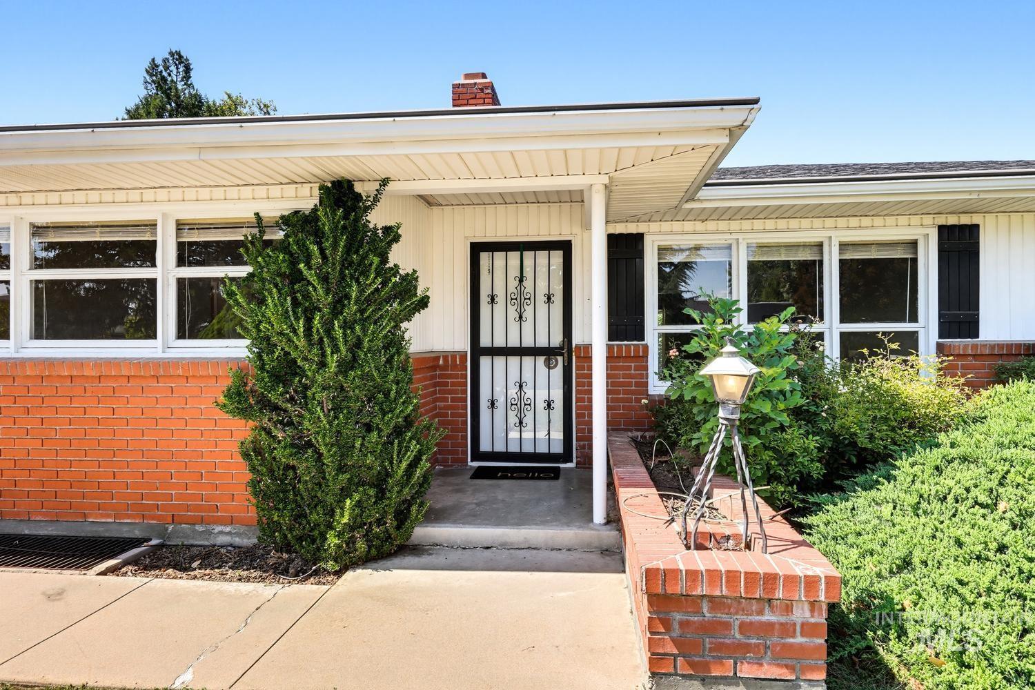 25 S Mesa Vista Dr, Boise, Idaho 83705, 3 Bedrooms, 3 Bathrooms, Residential For Sale, Price $590,000,MLS 98997992