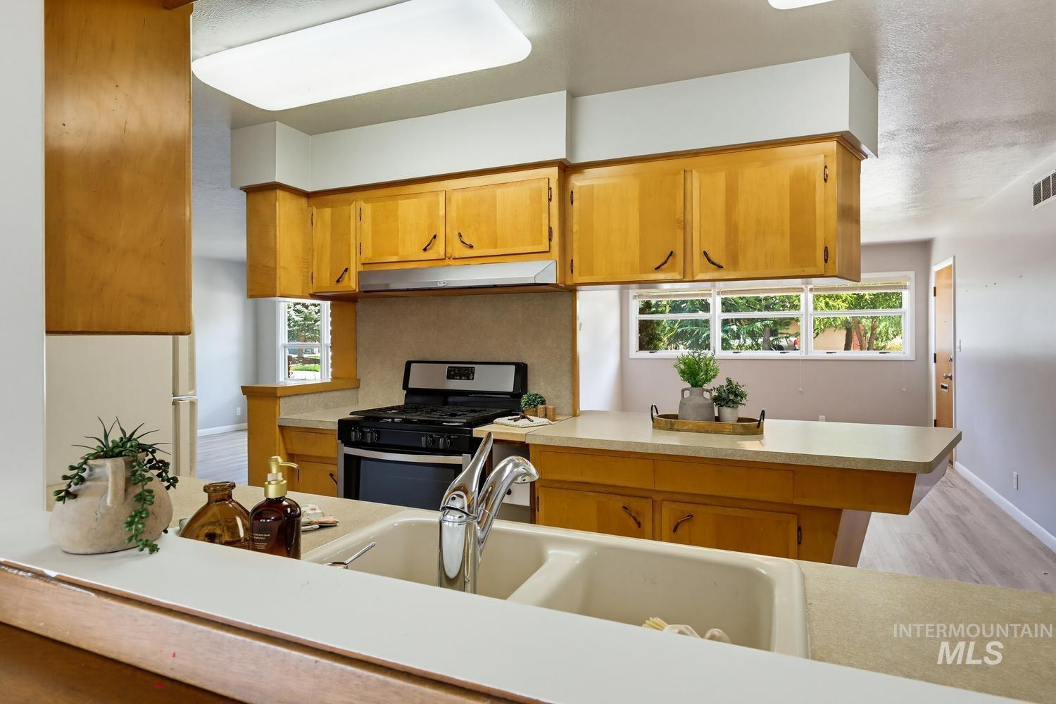 25 S Mesa Vista Dr, Boise, Idaho 83705, 3 Bedrooms, 3 Bathrooms, Residential For Sale, Price $590,000,MLS 98997992