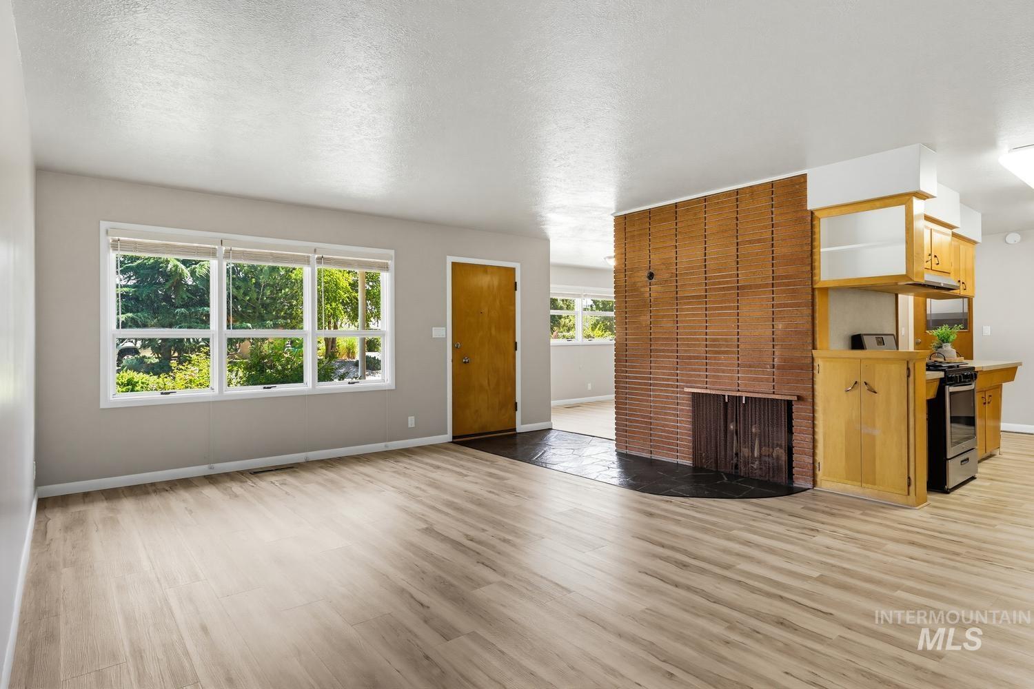 25 S Mesa Vista Dr, Boise, Idaho 83705, 3 Bedrooms, 3 Bathrooms, Residential For Sale, Price $590,000,MLS 98997992