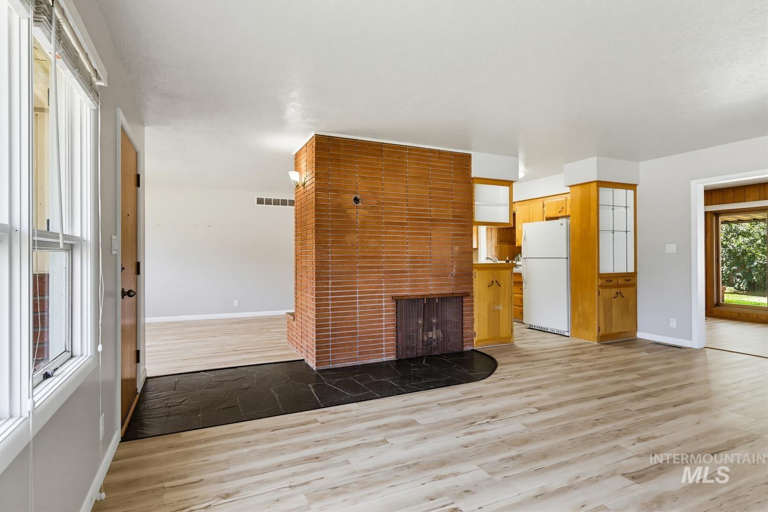 25 S Mesa Vista Dr, Boise, Idaho 83705, 3 Bedrooms, 3 Bathrooms, Residential For Sale, Price $590,000,MLS 98997992