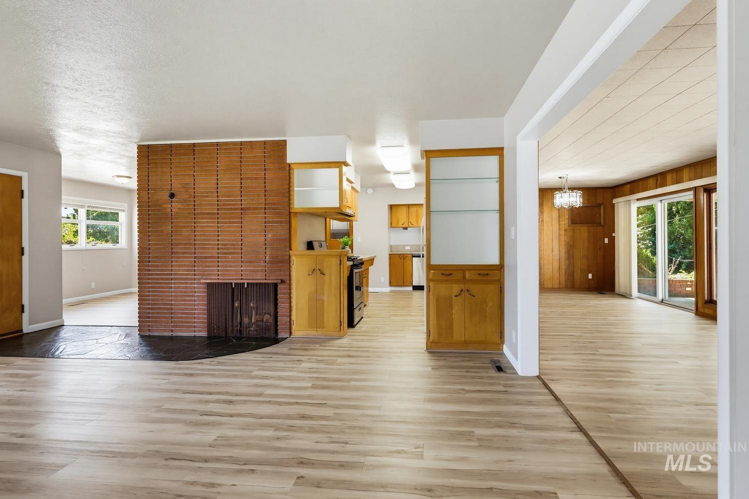 25 S Mesa Vista Dr, Boise, Idaho 83705, 3 Bedrooms, 3 Bathrooms, Residential For Sale, Price $590,000,MLS 98997992