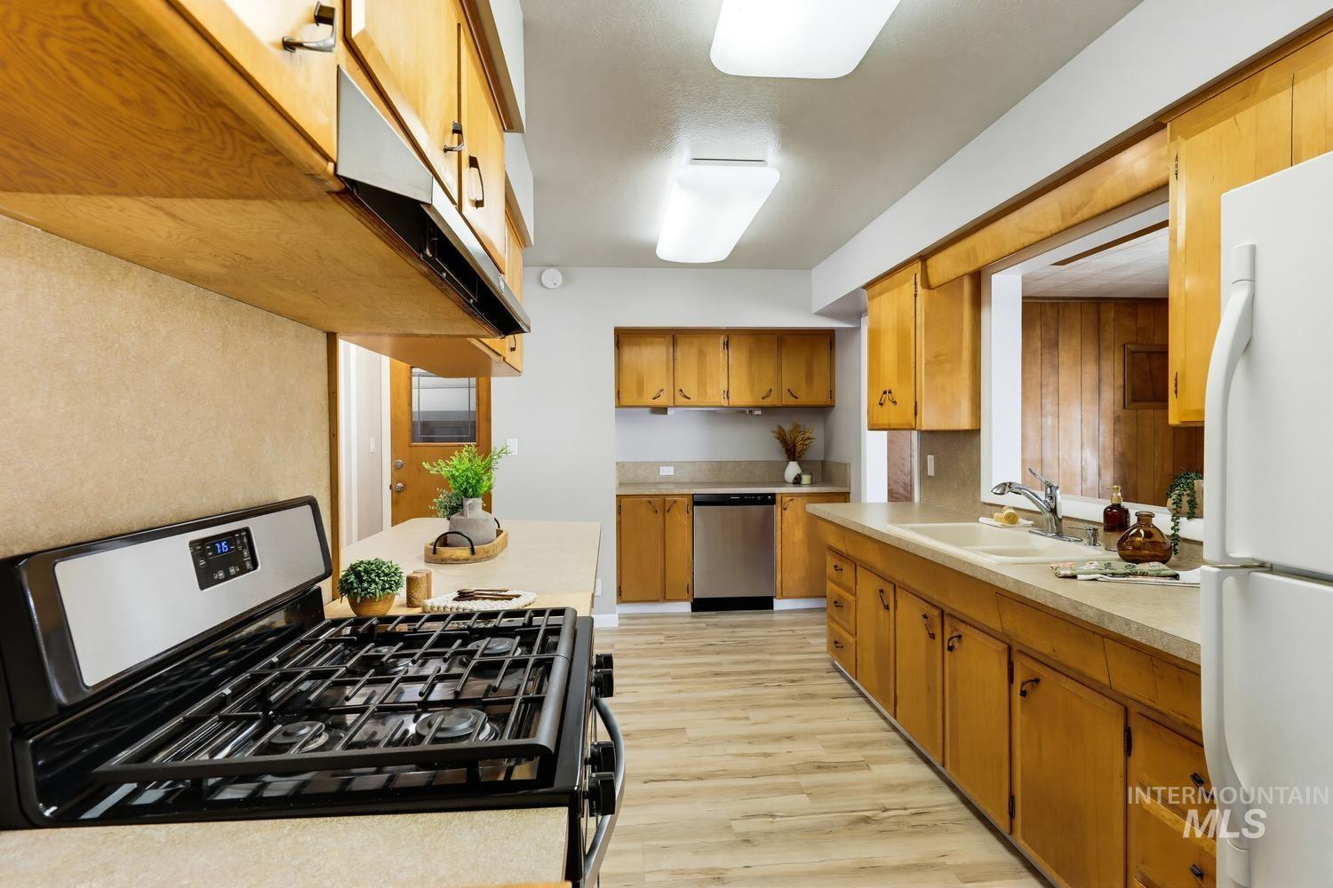 25 S Mesa Vista Dr, Boise, Idaho 83705, 3 Bedrooms, 3 Bathrooms, Residential For Sale, Price $590,000,MLS 98997992