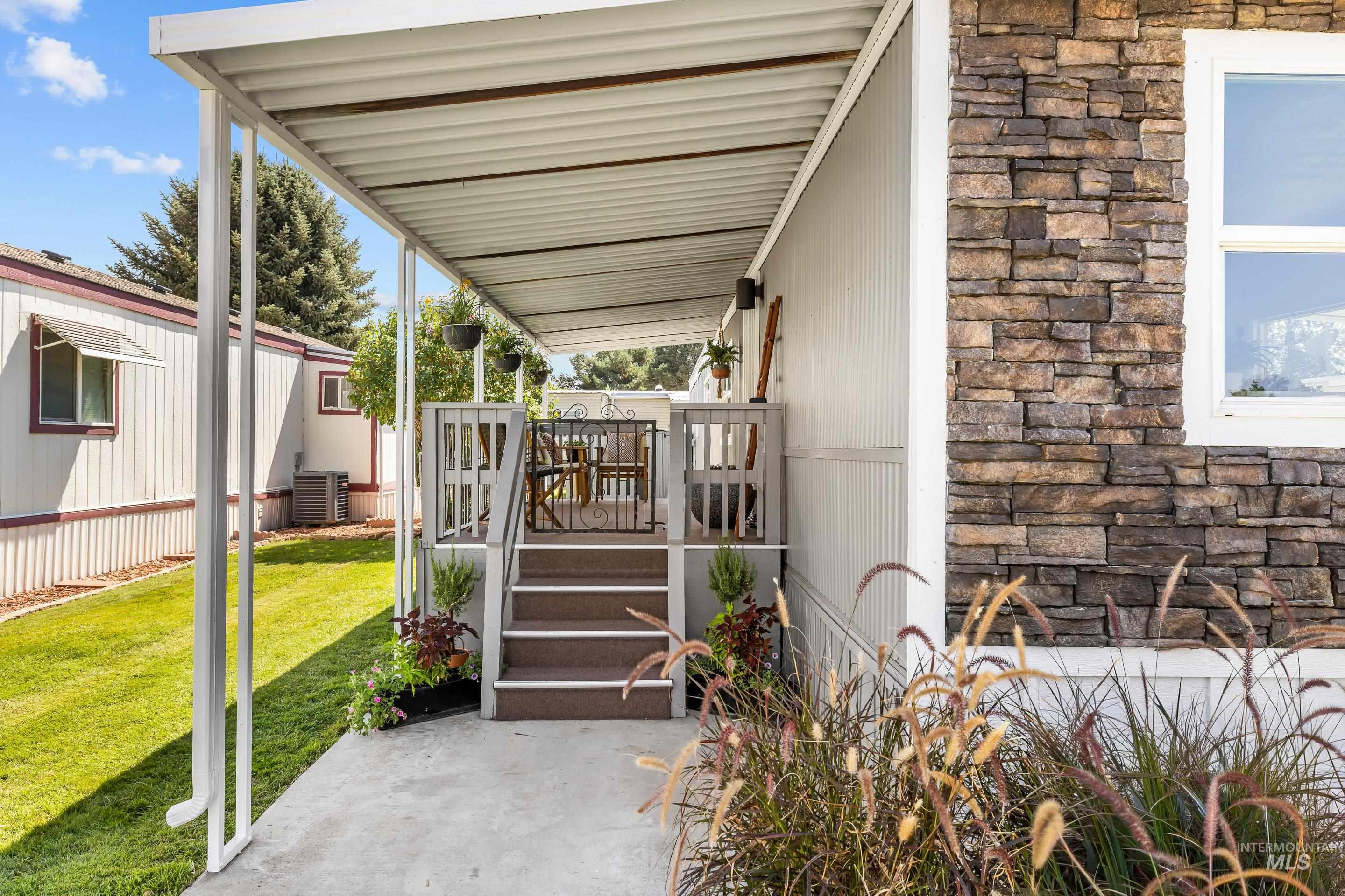 7015 W Royal Glen Ln, Boise, Idaho 83714, 2 Bedrooms, 1.5 Bathrooms, Residential For Sale, Price $118,900, 98997994