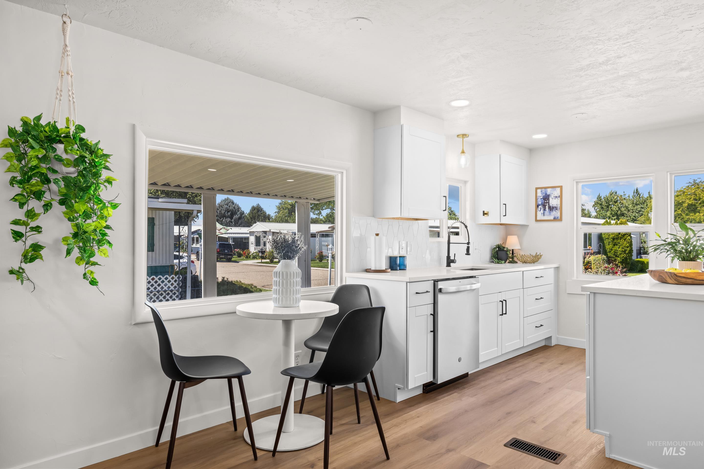 7015 W Royal Glen Ln, Boise, Idaho 83714, 2 Bedrooms, 1.5 Bathrooms, Residential For Sale, Price $118,900, 98997994