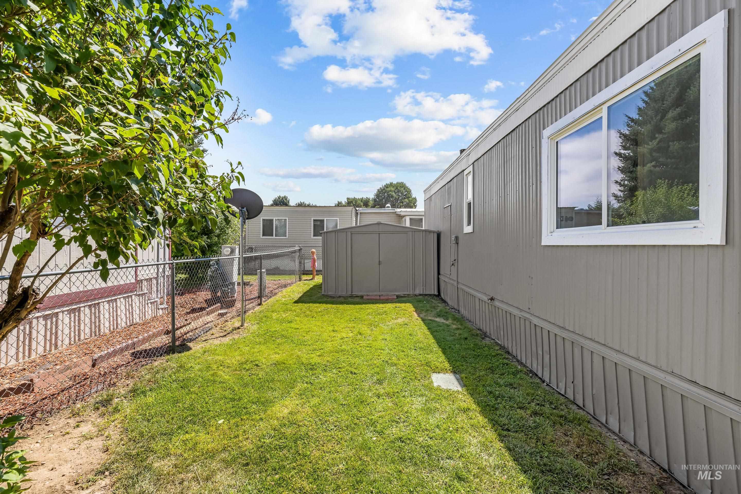 7015 W Royal Glen Ln, Boise, Idaho 83714, 2 Bedrooms, 1.5 Bathrooms, Residential For Sale, Price $118,900, 98997994