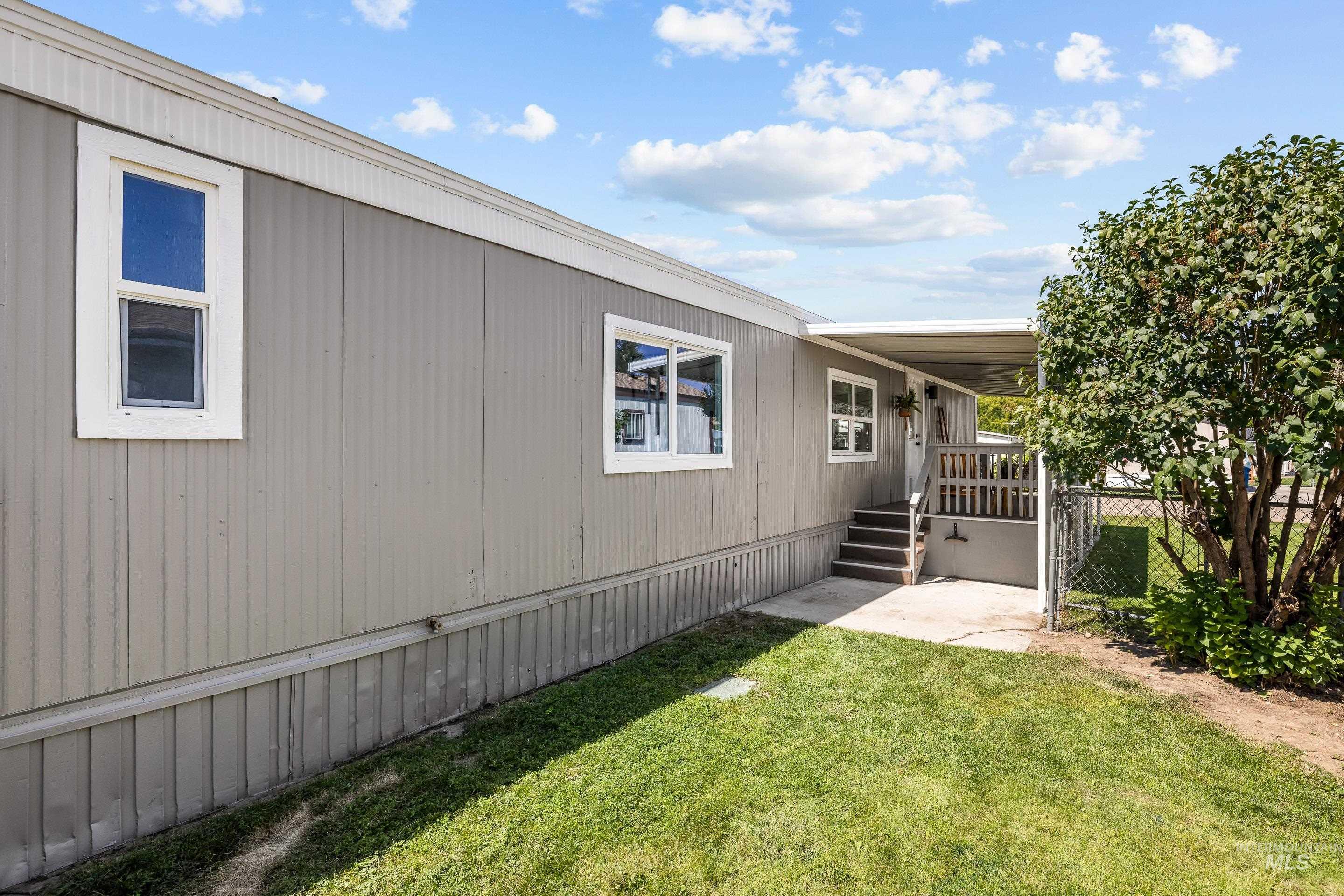 7015 W Royal Glen Ln, Boise, Idaho 83714, 2 Bedrooms, 1.5 Bathrooms, Residential For Sale, Price $118,900, 98997994