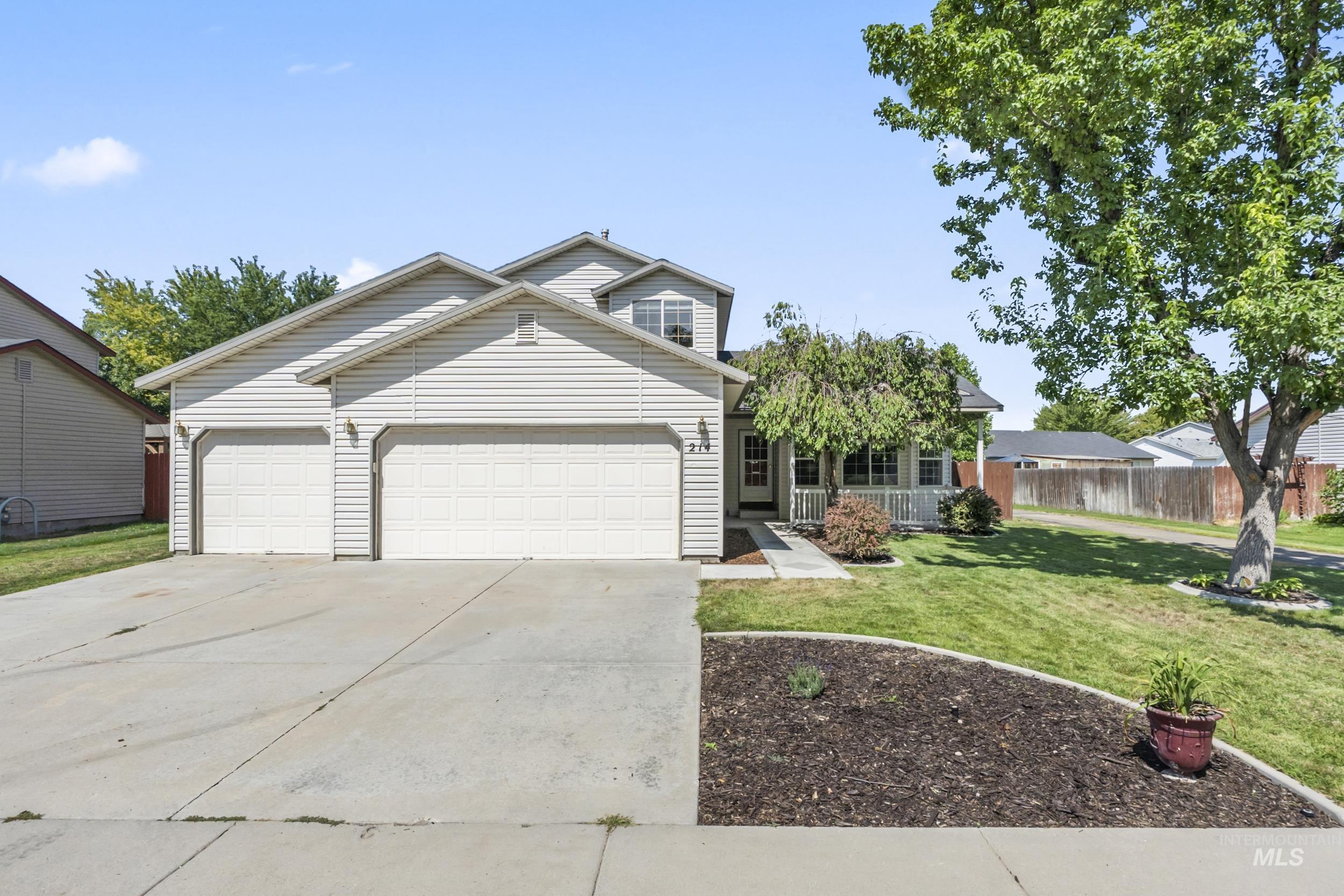 214 E Screech Owl Dr., Kuna, Idaho 83634, 4 Bedrooms, 3 Bathrooms, Residential For Sale, Price $439,900,MLS 98997996