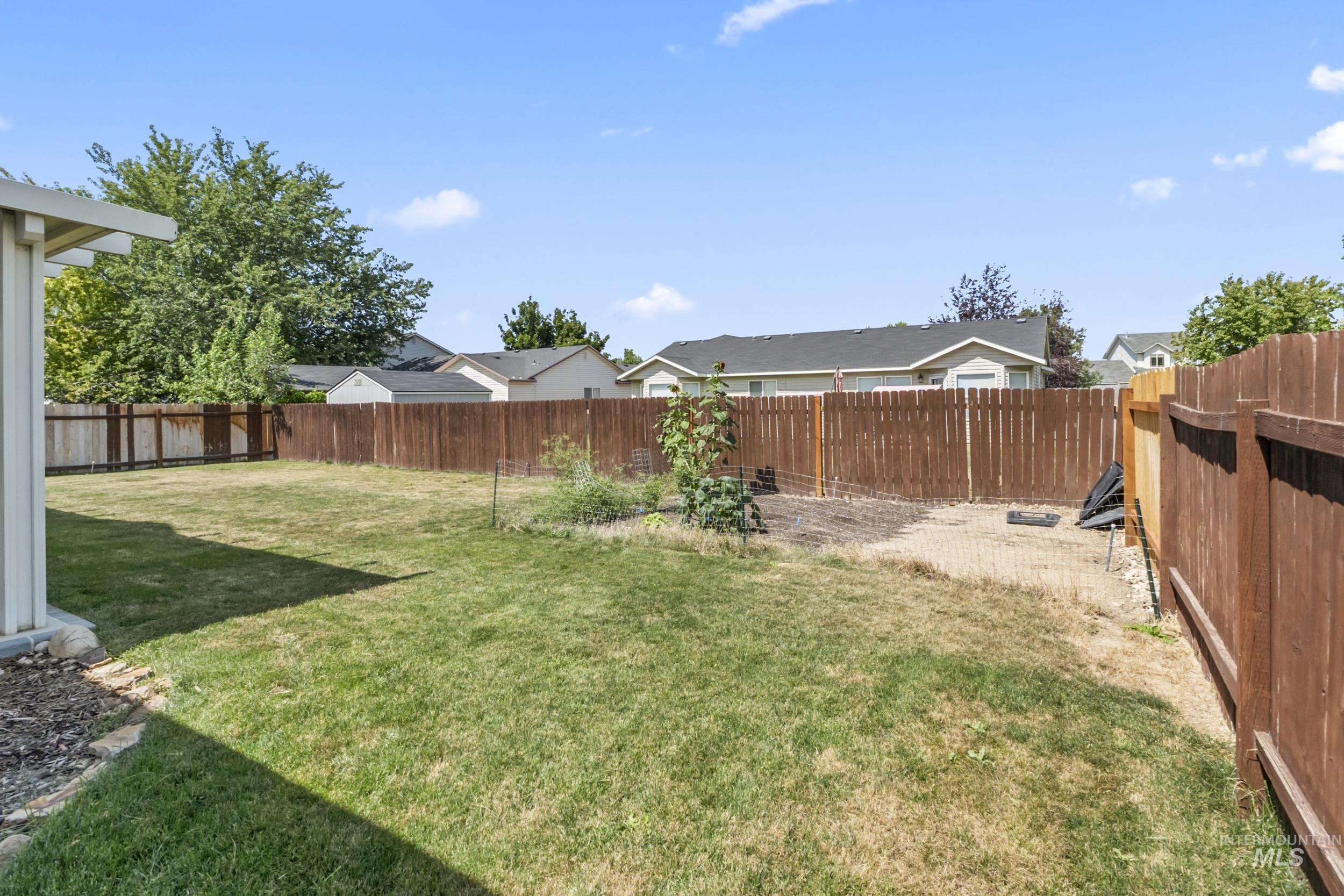 214 E Screech Owl Dr., Kuna, Idaho 83634, 4 Bedrooms, 3 Bathrooms, Residential For Sale, Price $439,900,MLS 98997996