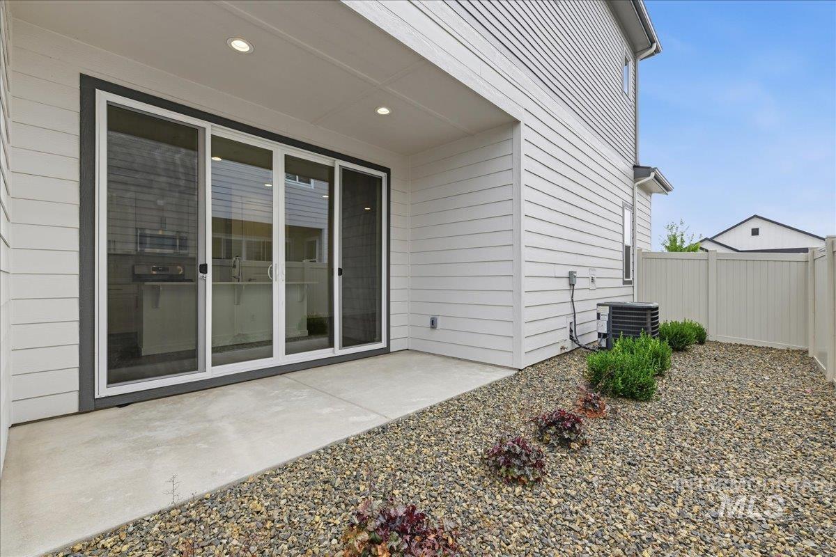 12731 W Endsley Lane, Star, Idaho 83669, 3 Bedrooms, 2.5 Bathrooms, Residential For Sale, Price $379,000,MLS 98997999