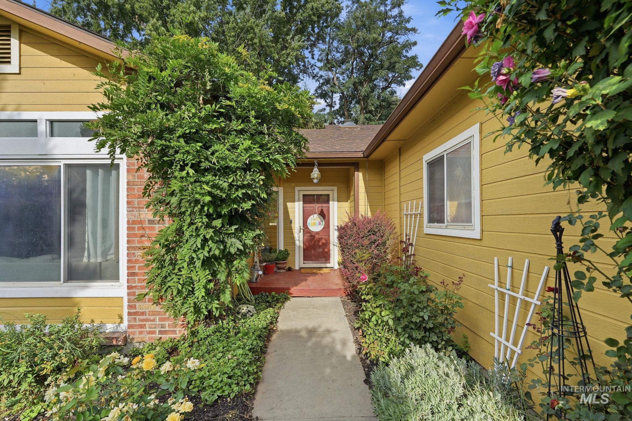 2217 N Amethyst Ave, Meridian, Idaho 83646, 4 Bedrooms, 2 Bathrooms, Residential For Sale, Price $470,000,MLS 98998000