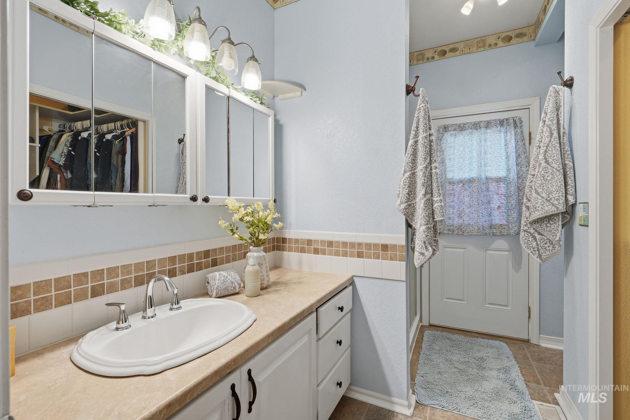 2217 N Amethyst Ave, Meridian, Idaho 83646, 4 Bedrooms, 2 Bathrooms, Residential For Sale, Price $470,000,MLS 98998000