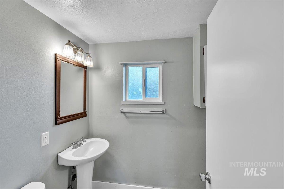 22 N Sunset St, Nampa, Idaho 83651, 3 Bedrooms, 1 Bathroom, Residential For Sale, Price $330,000,MLS 98998001