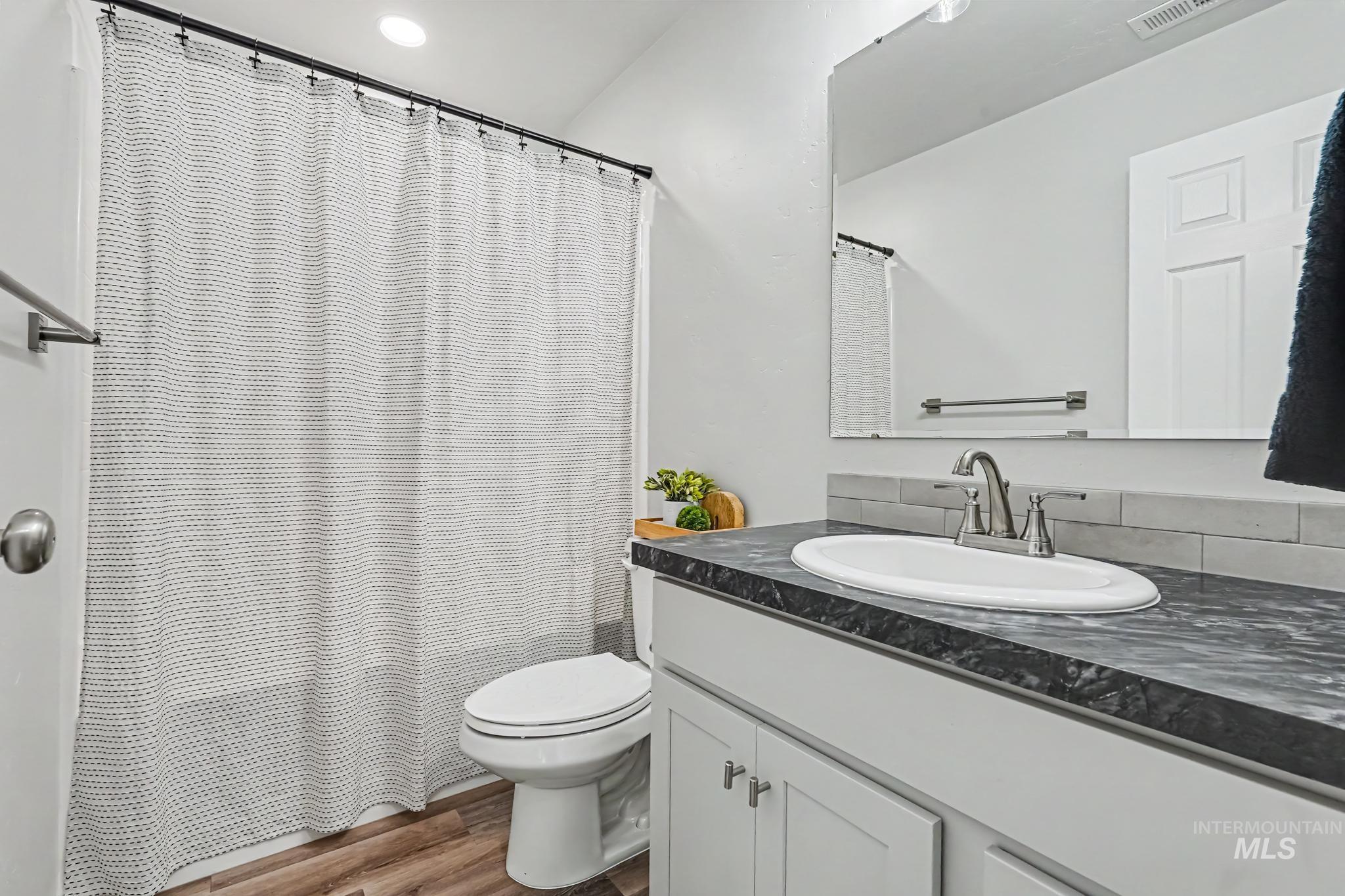 16847 Courtney Way, Caldwell, Idaho 83607, 3 Bedrooms, 2 Bathrooms, Residential For Sale, Price $379,900,MLS 98998002